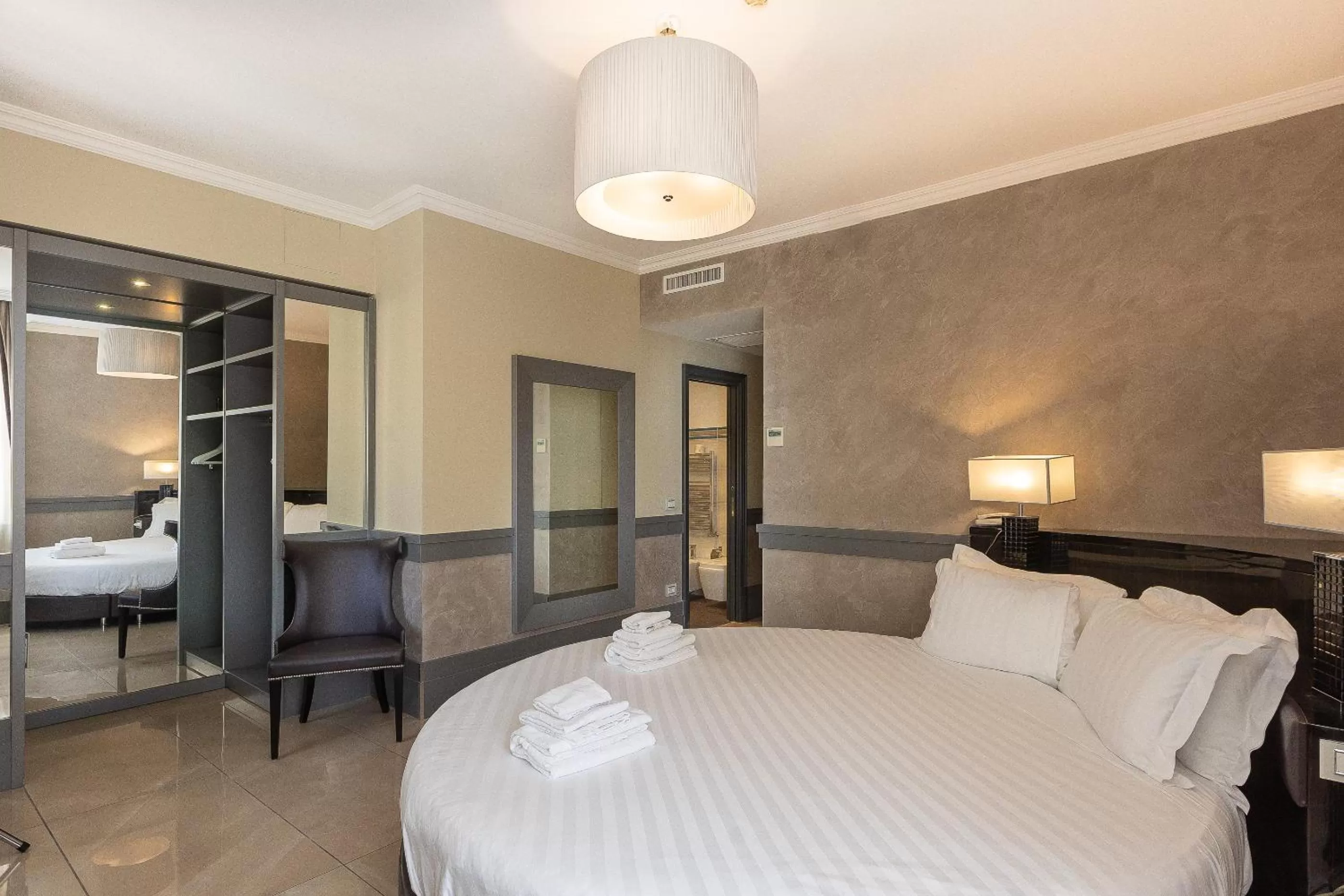 Photo of the whole room, Bed in Hotel Castellino Roma