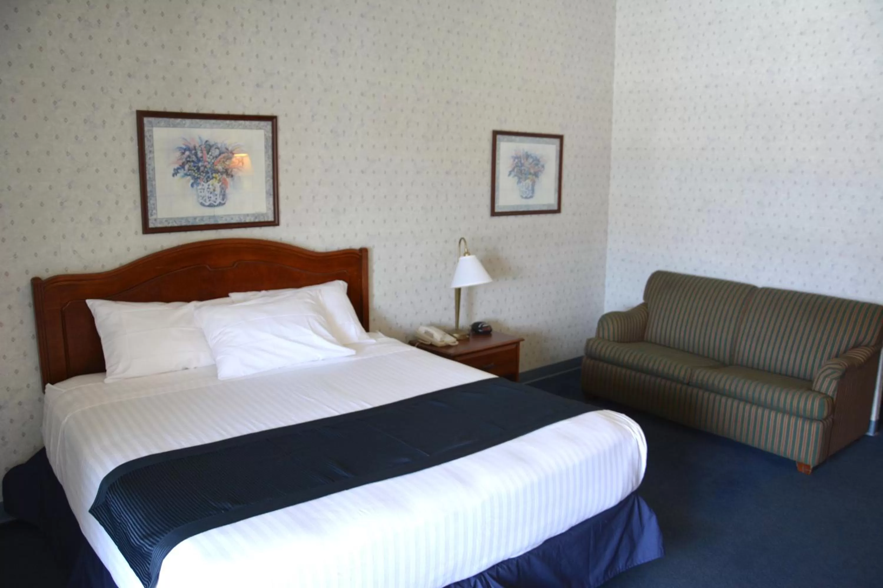 Bed in Travelodge by Wyndham Milwaukee