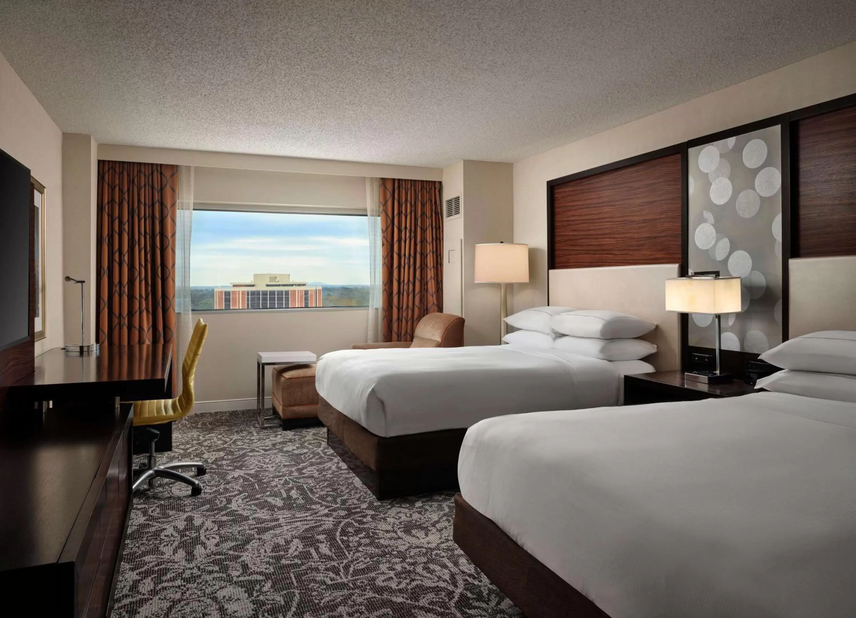 Bedroom, Bed in Hilton Atlanta Airport
