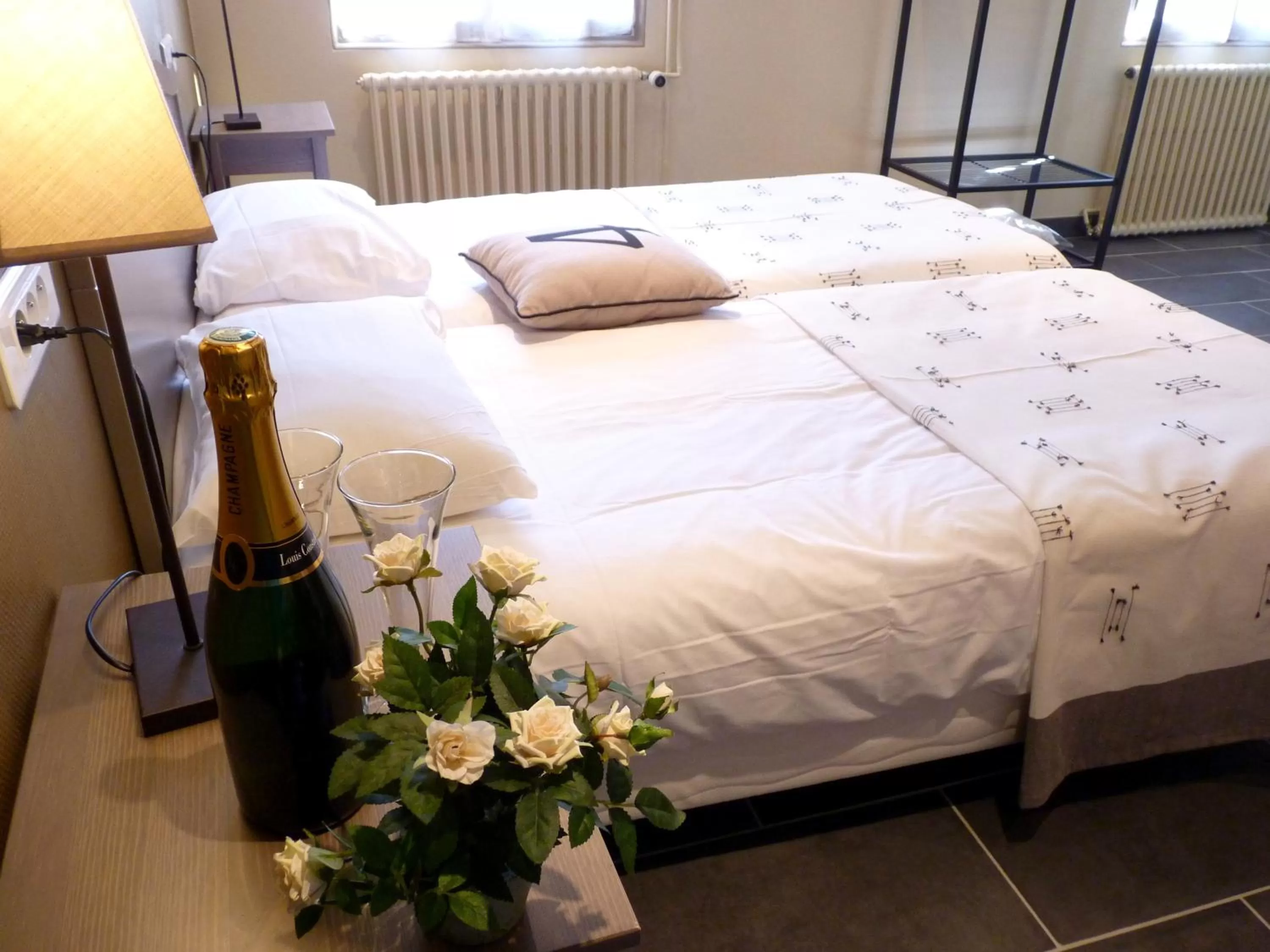 Bedroom in Hôtel-Restaurant La P'tite Auberge