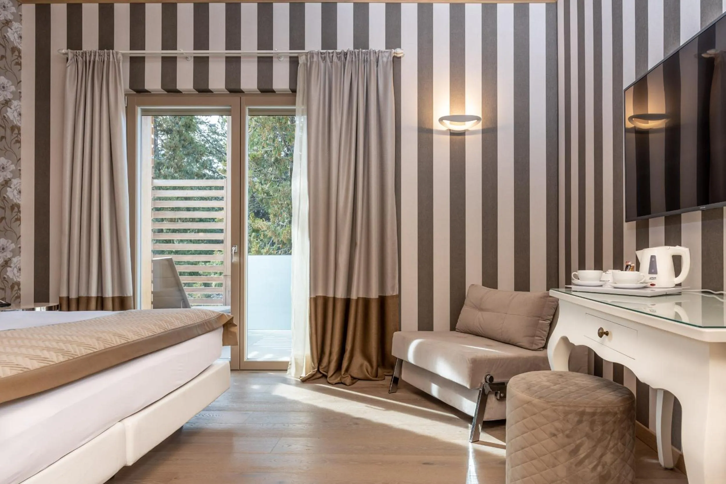 Bedroom, Bed in Hotel Villa Madruzzo