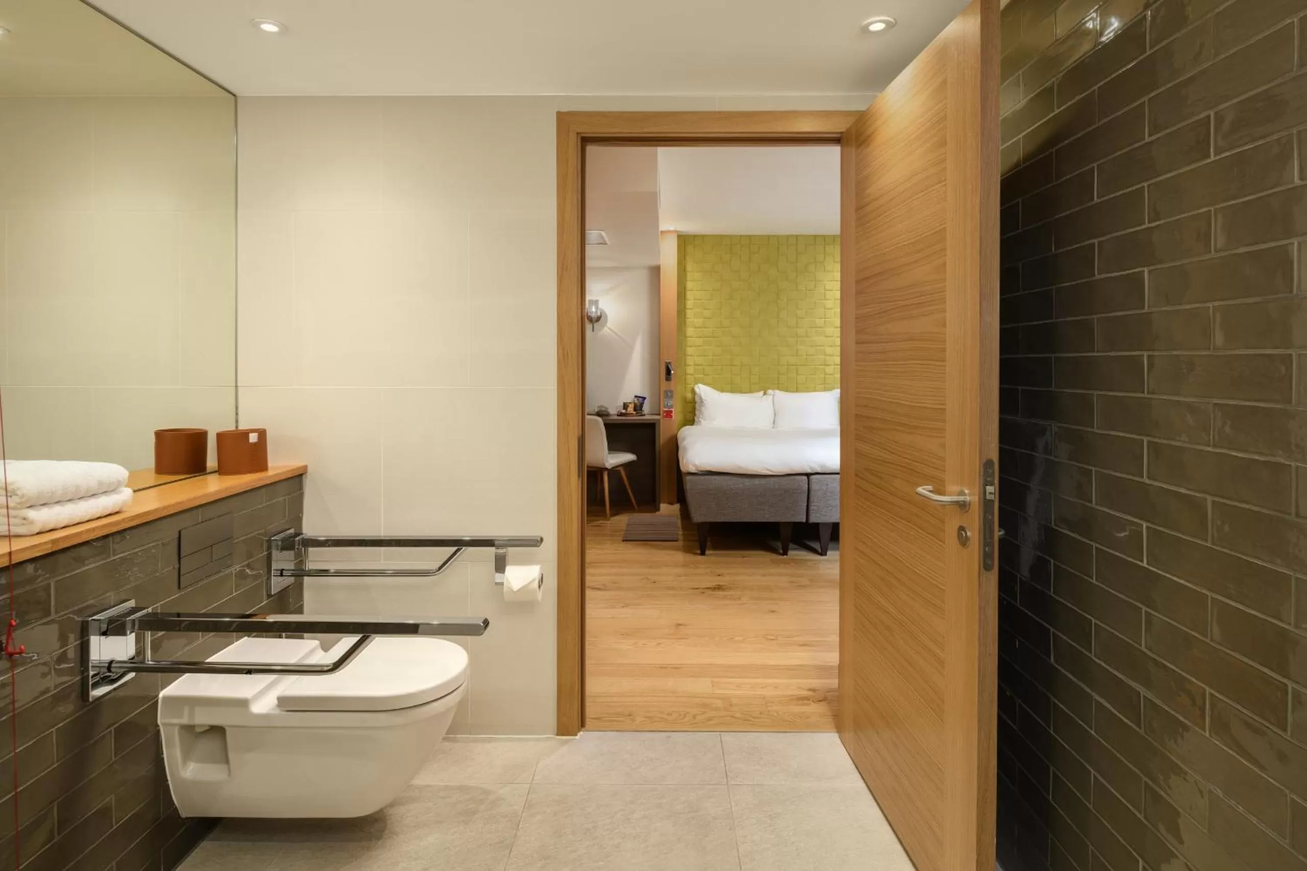 Bathroom, Bed in Market Street hotel