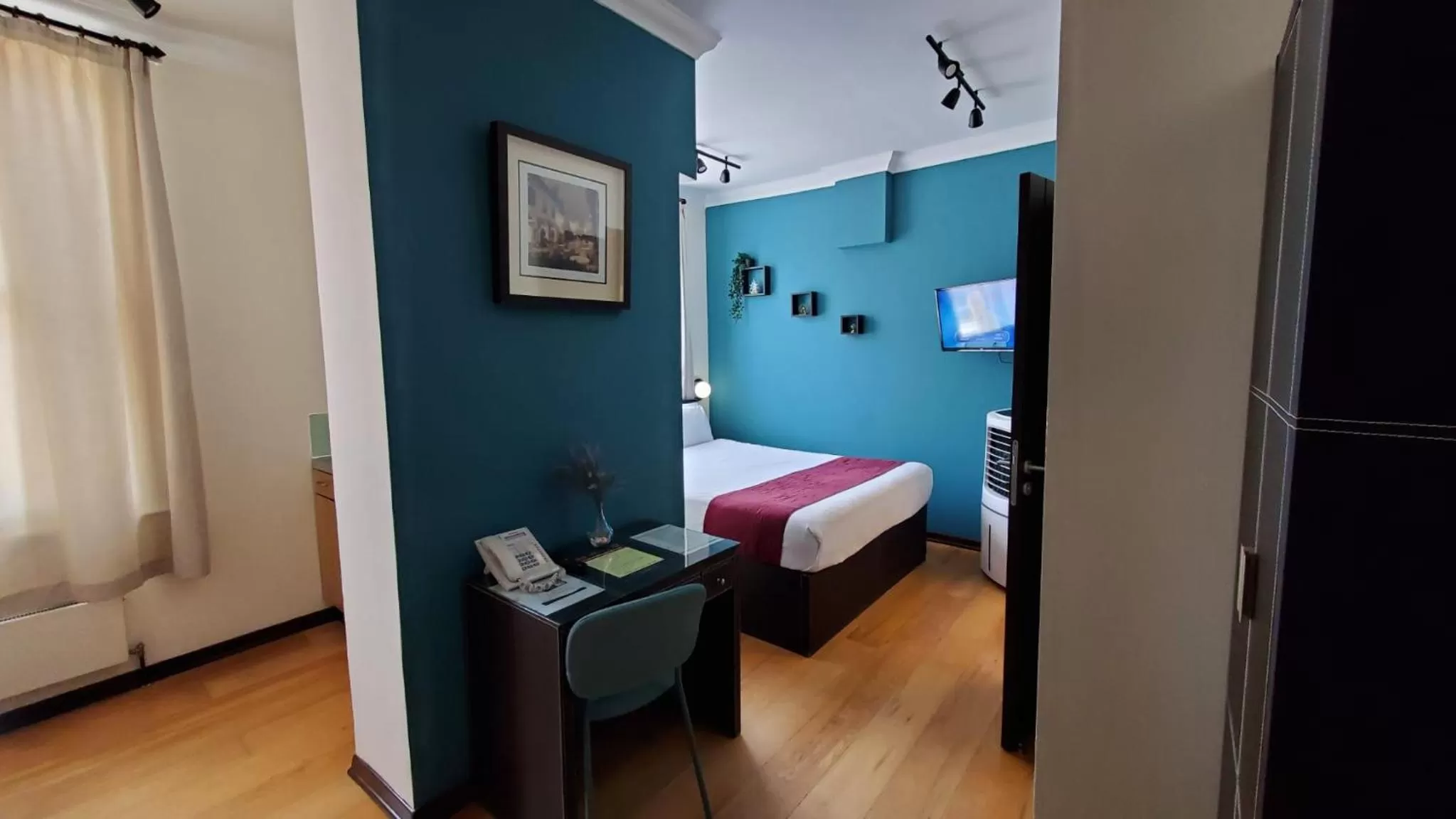 Seating area, Bed in The Royale Chulan Hyde Park Hotel