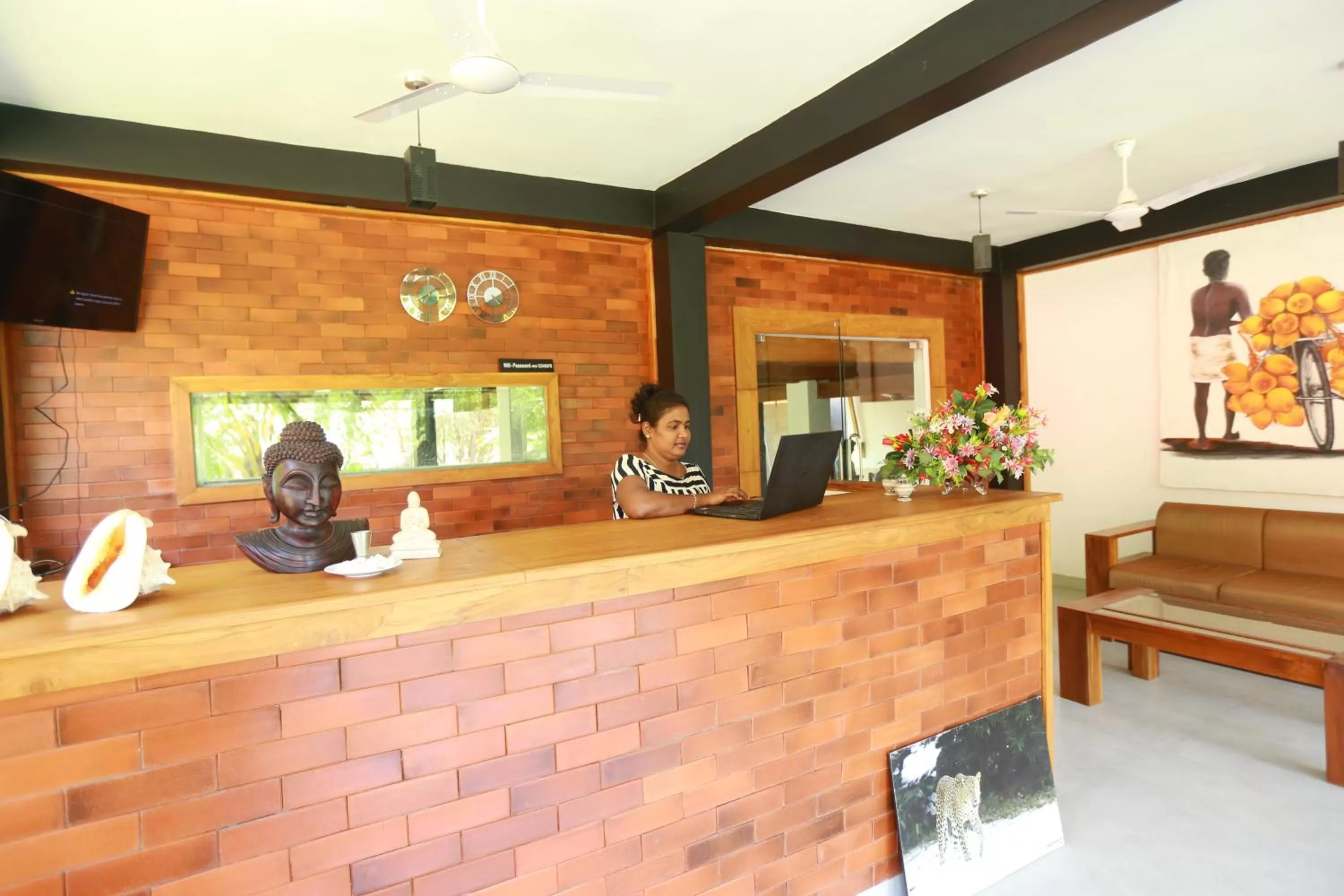 Lobby or reception in Eco Hotel Black & White - Anuradhapura