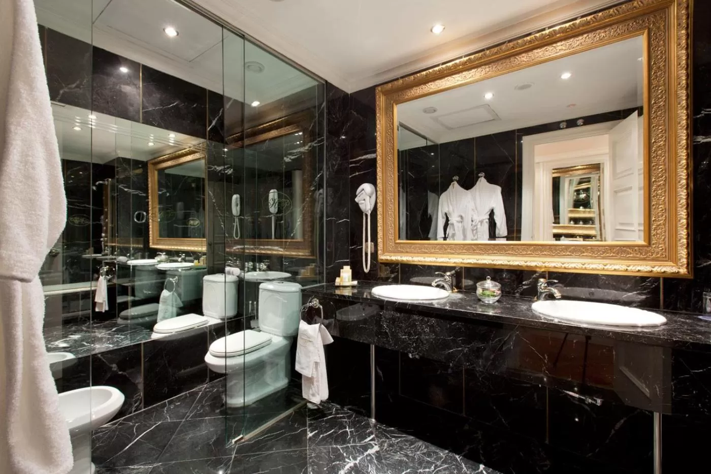 Bathroom in Hotel Alameda Palace