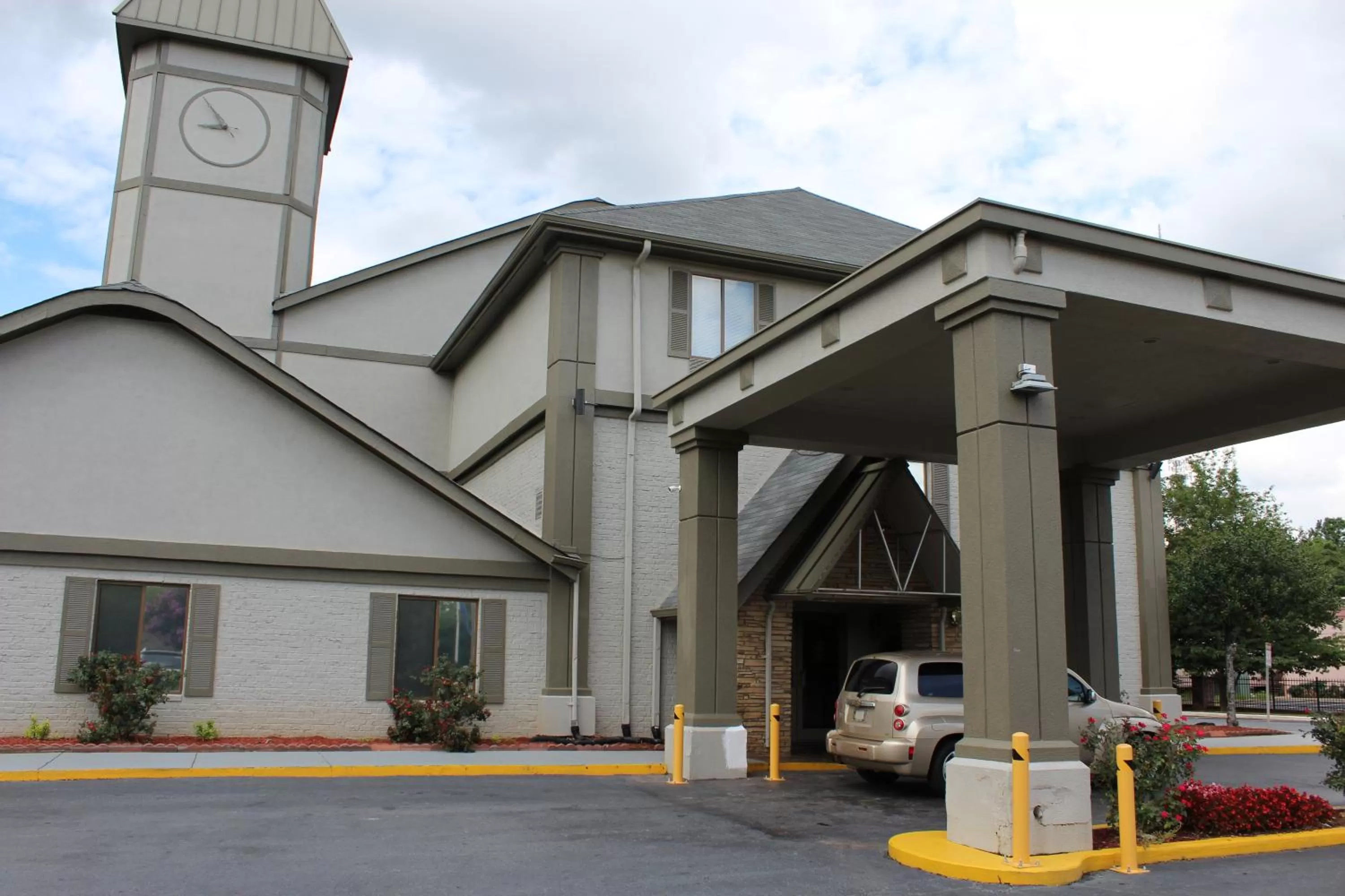 Property building in Araamda Inn