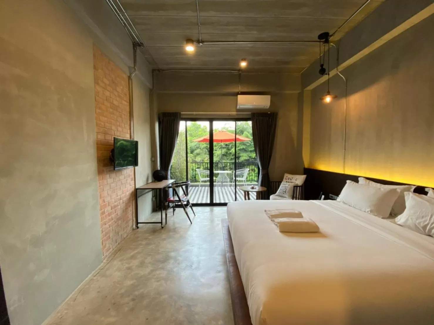 Photo of the whole room, Bed in Mosstel