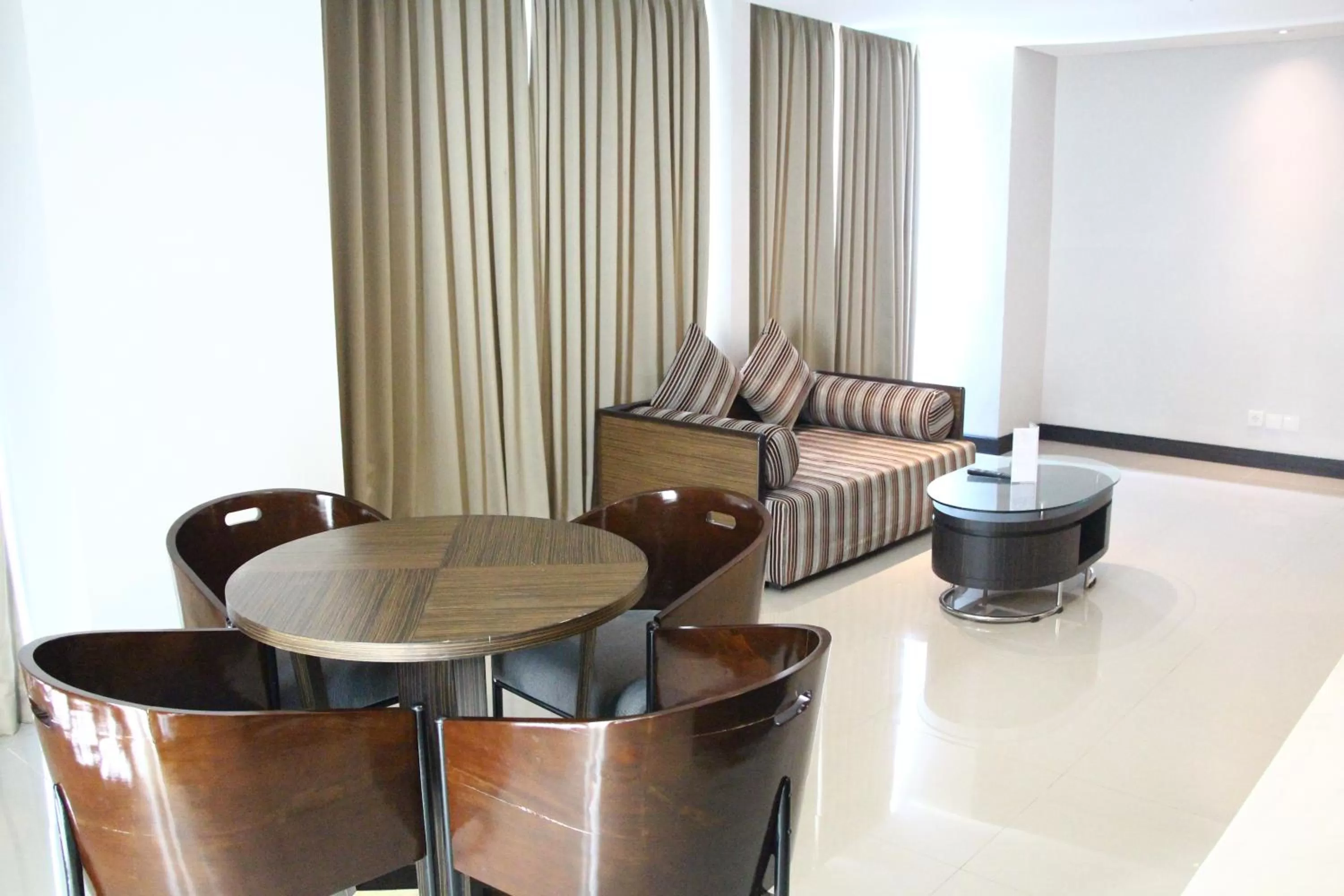 Living room in Swiss-Belhotel Balikpapan