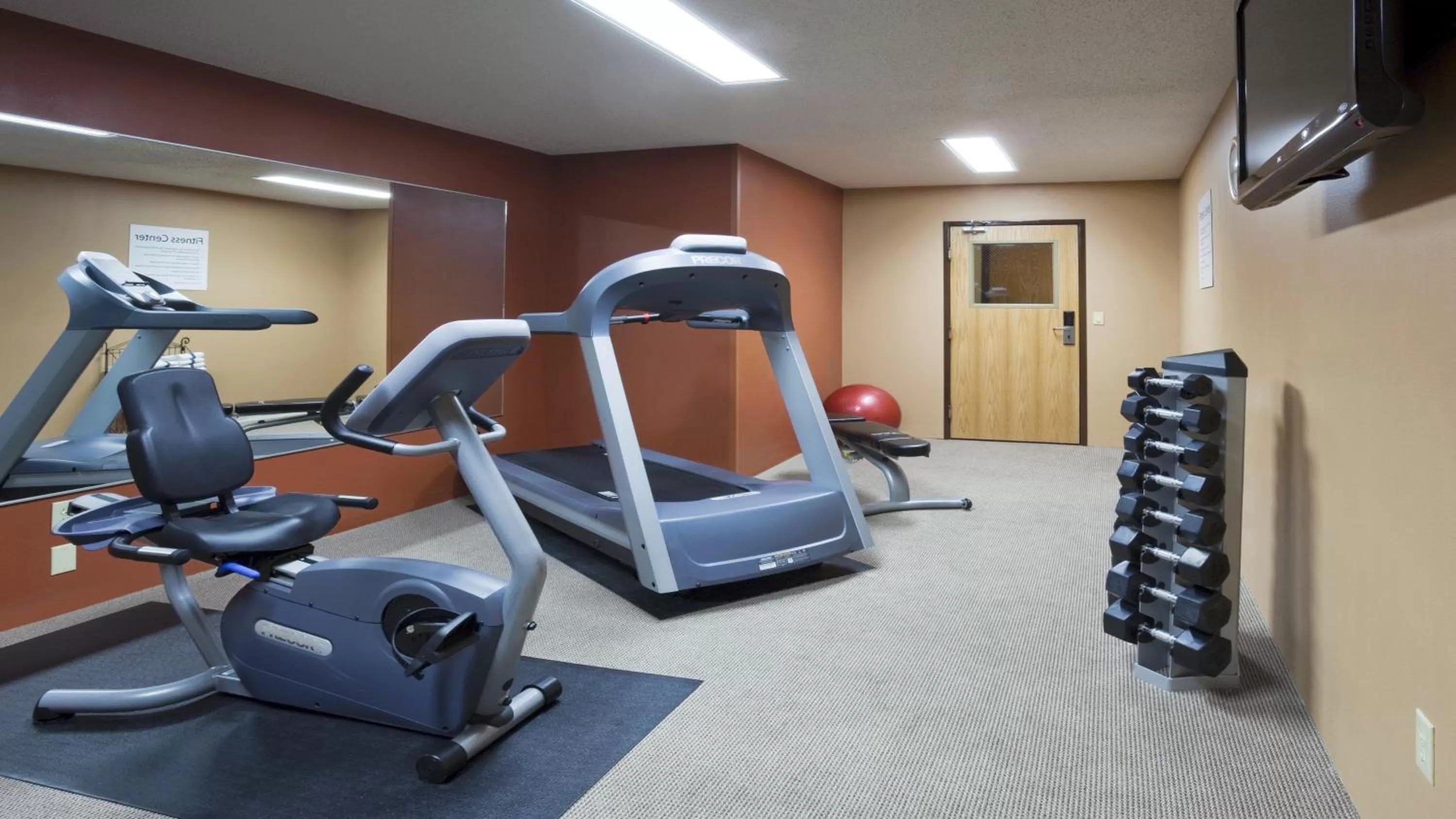 Fitness centre/facilities in Holiday Inn Express Deforest by IHG