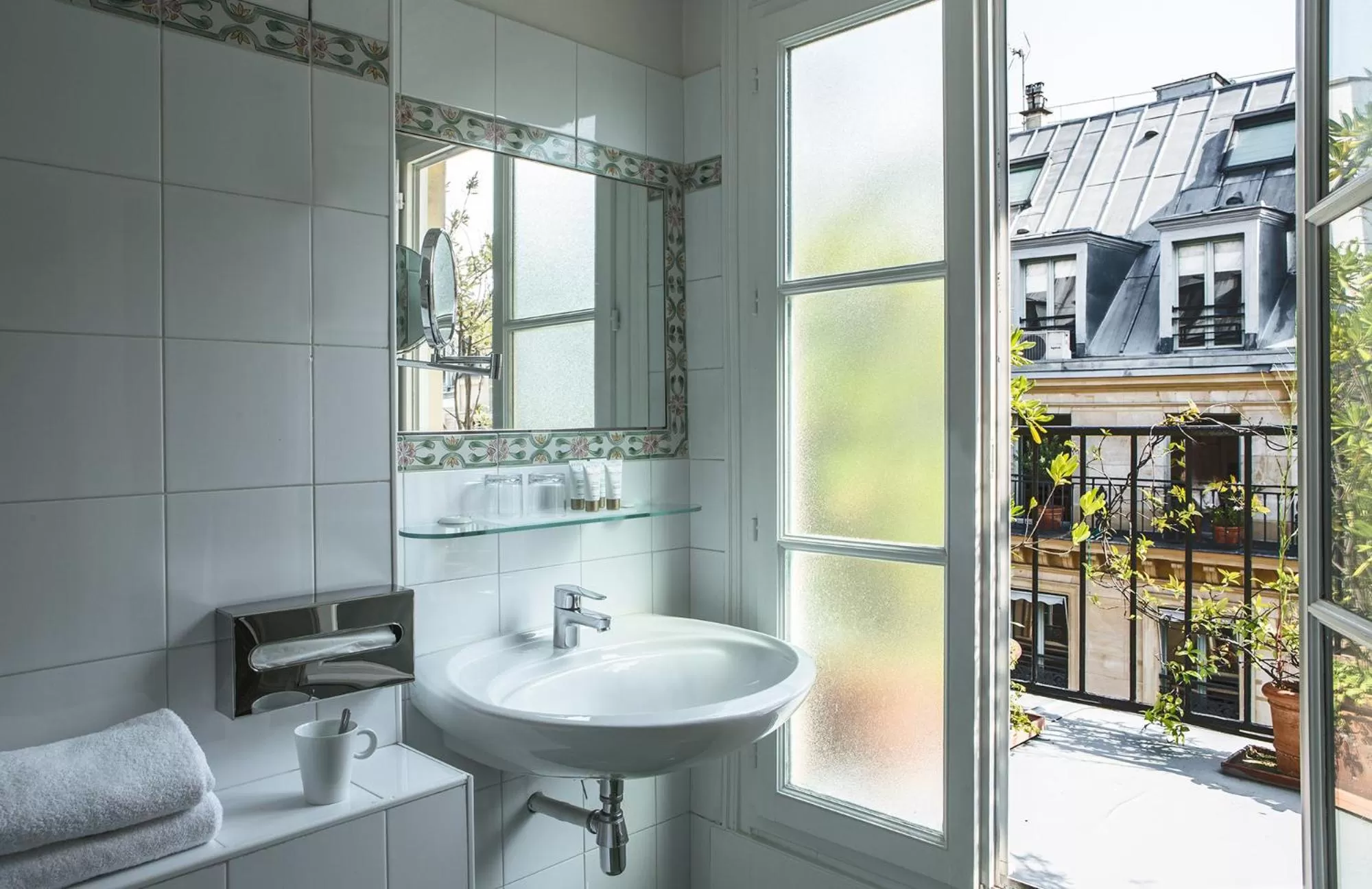 Bathroom in Hôtel Mansart - Esprit de France
