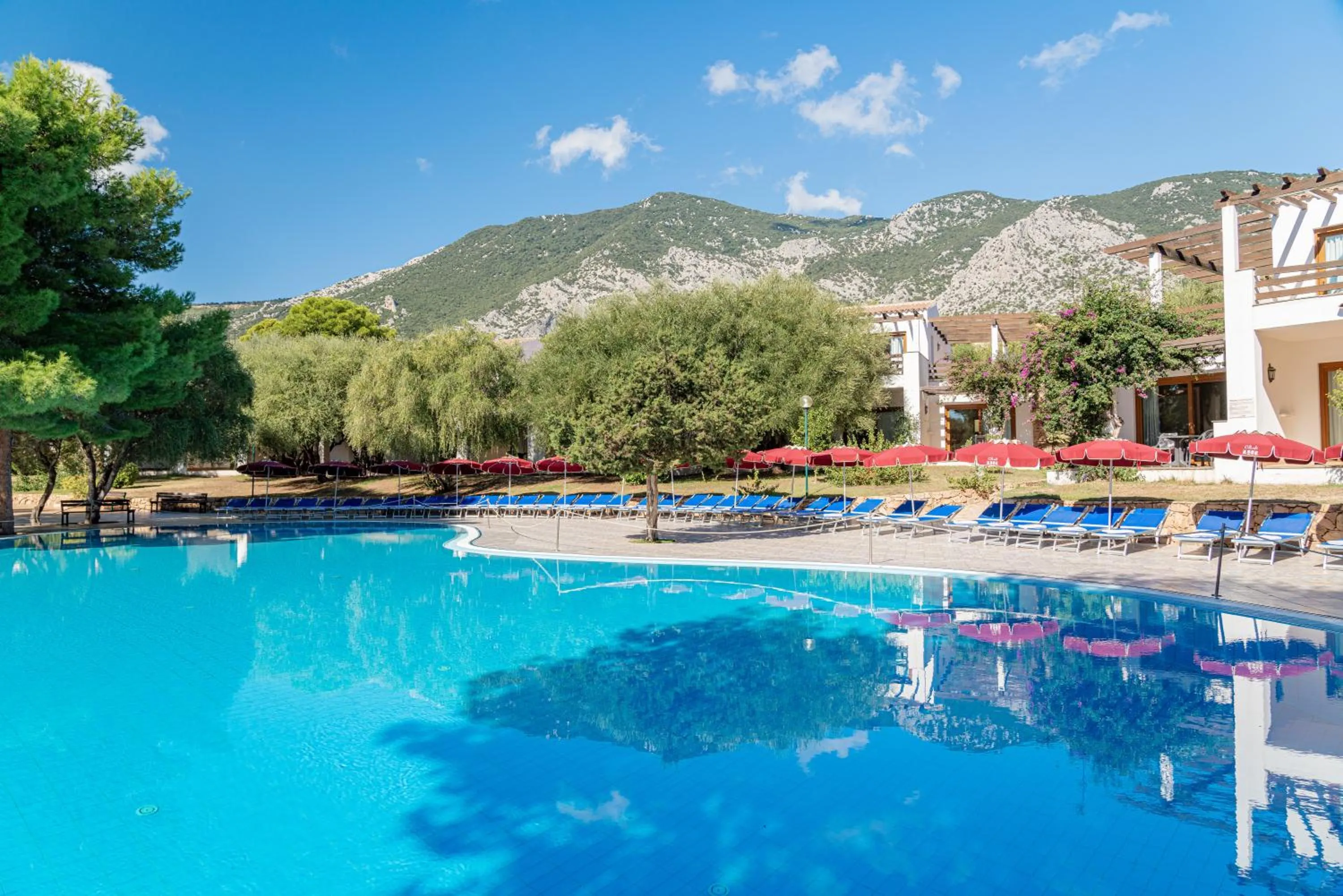 Swimming pool in Club Esse Palmasera