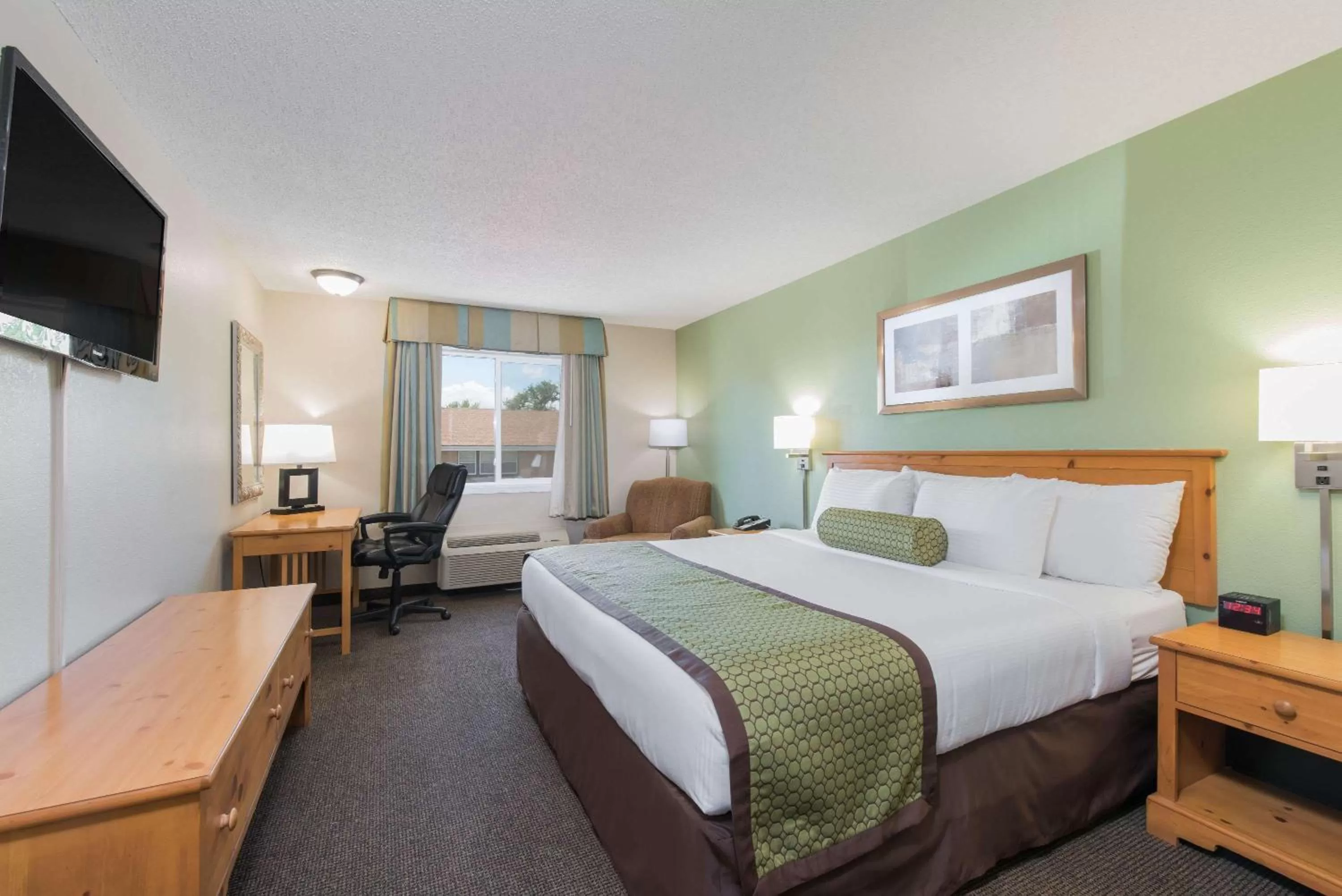 Photo of the whole room, Bed in Baymont by Wyndham Pierre