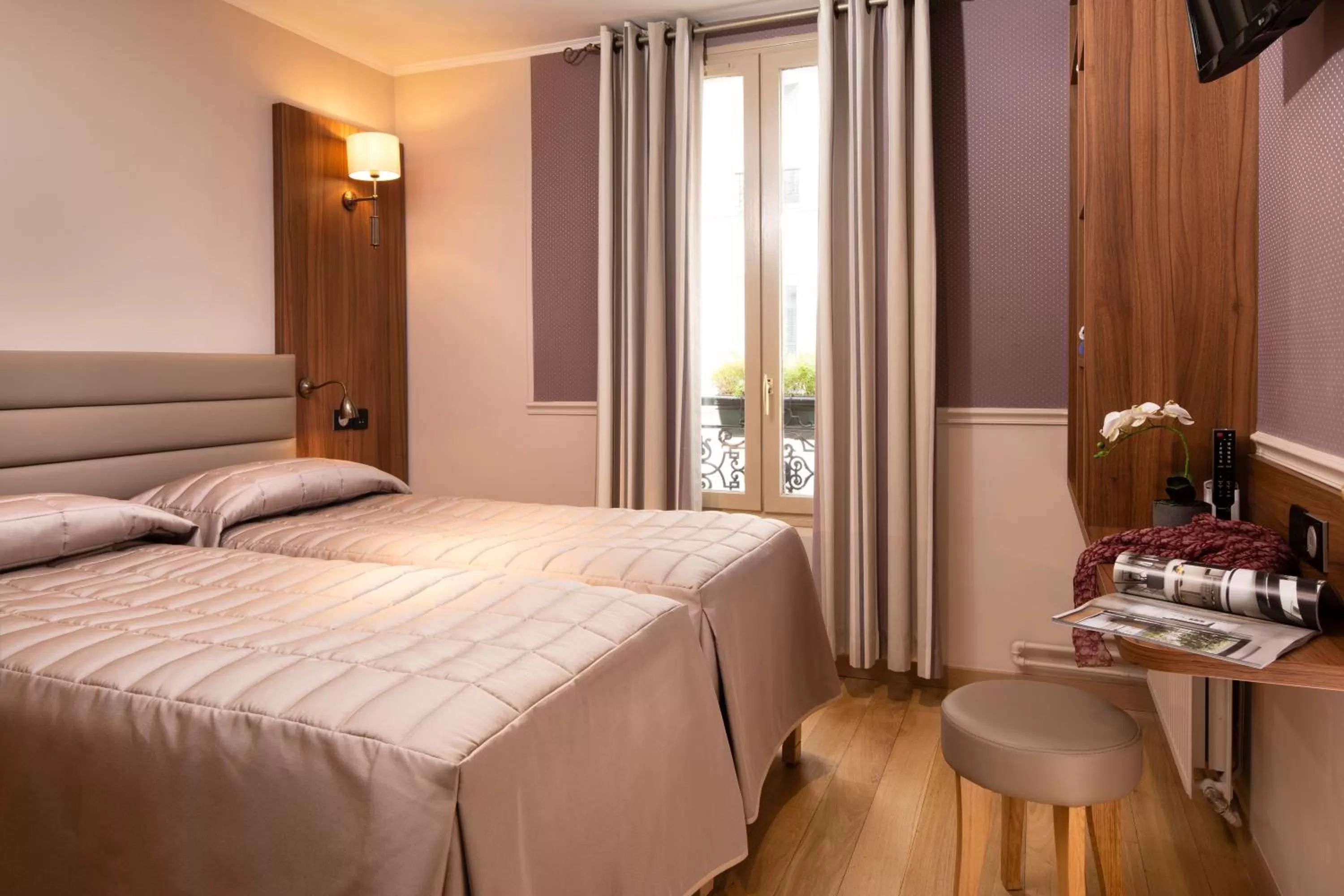 Bed in Hôtel de la Tour Eiffel