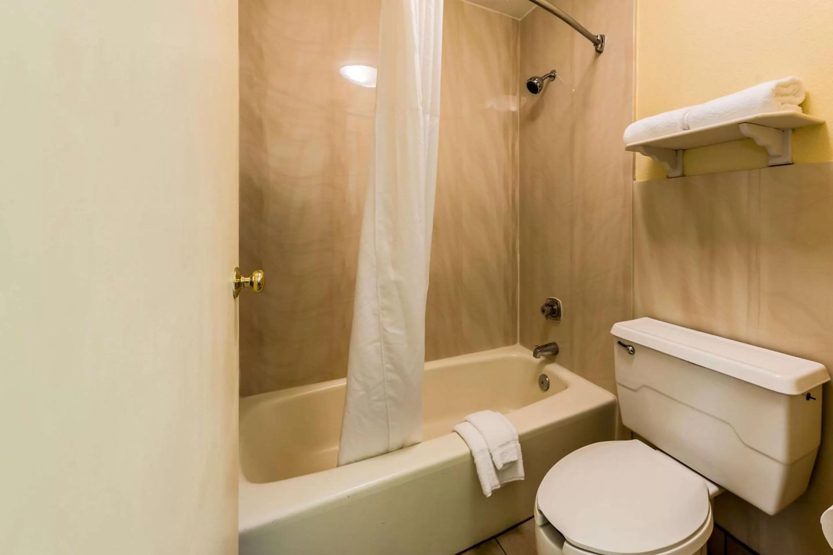 Photo of the whole room in Quality Inn Clemson near University