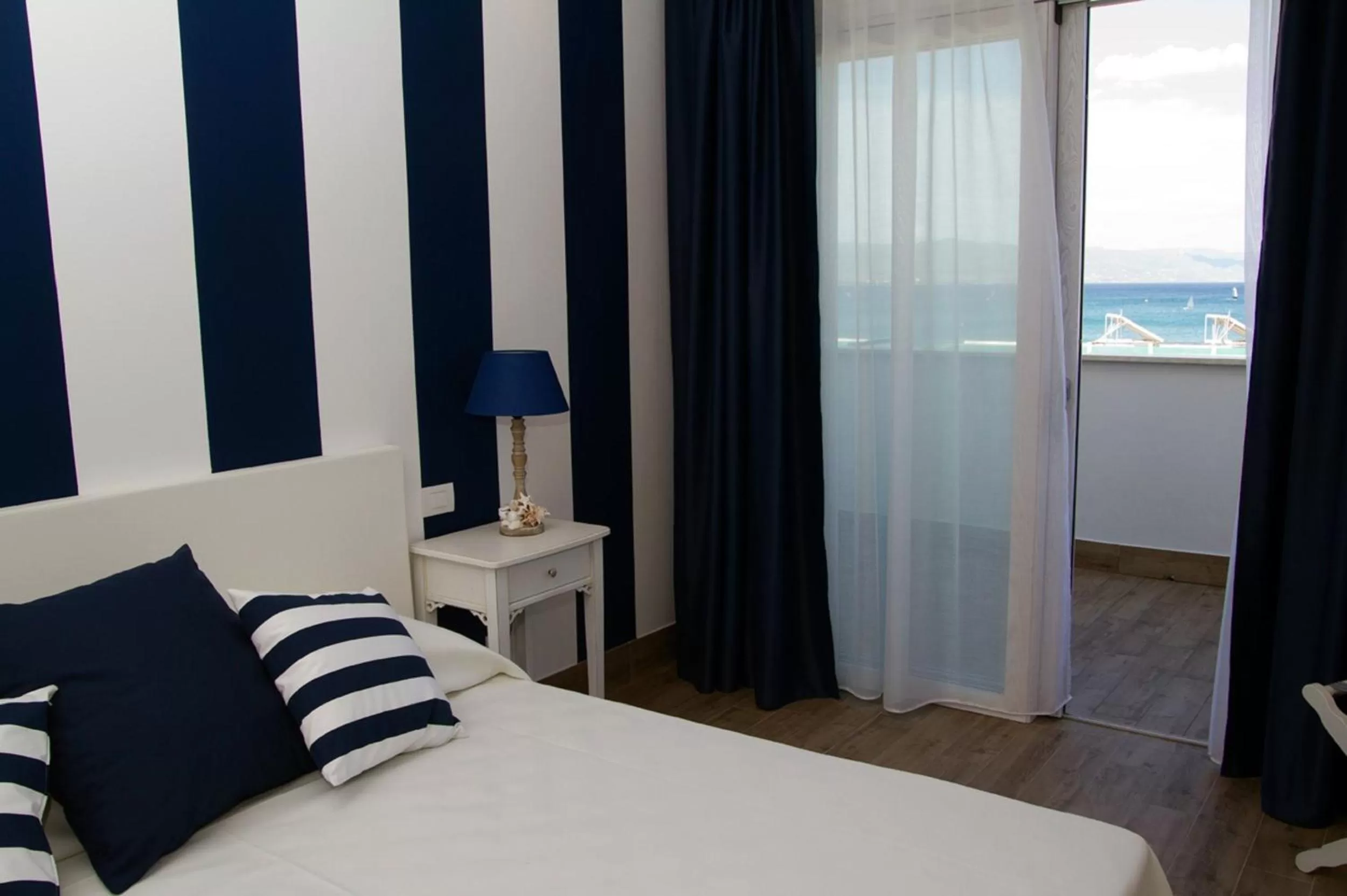 Bedroom, Bed in Hotel Nautilus