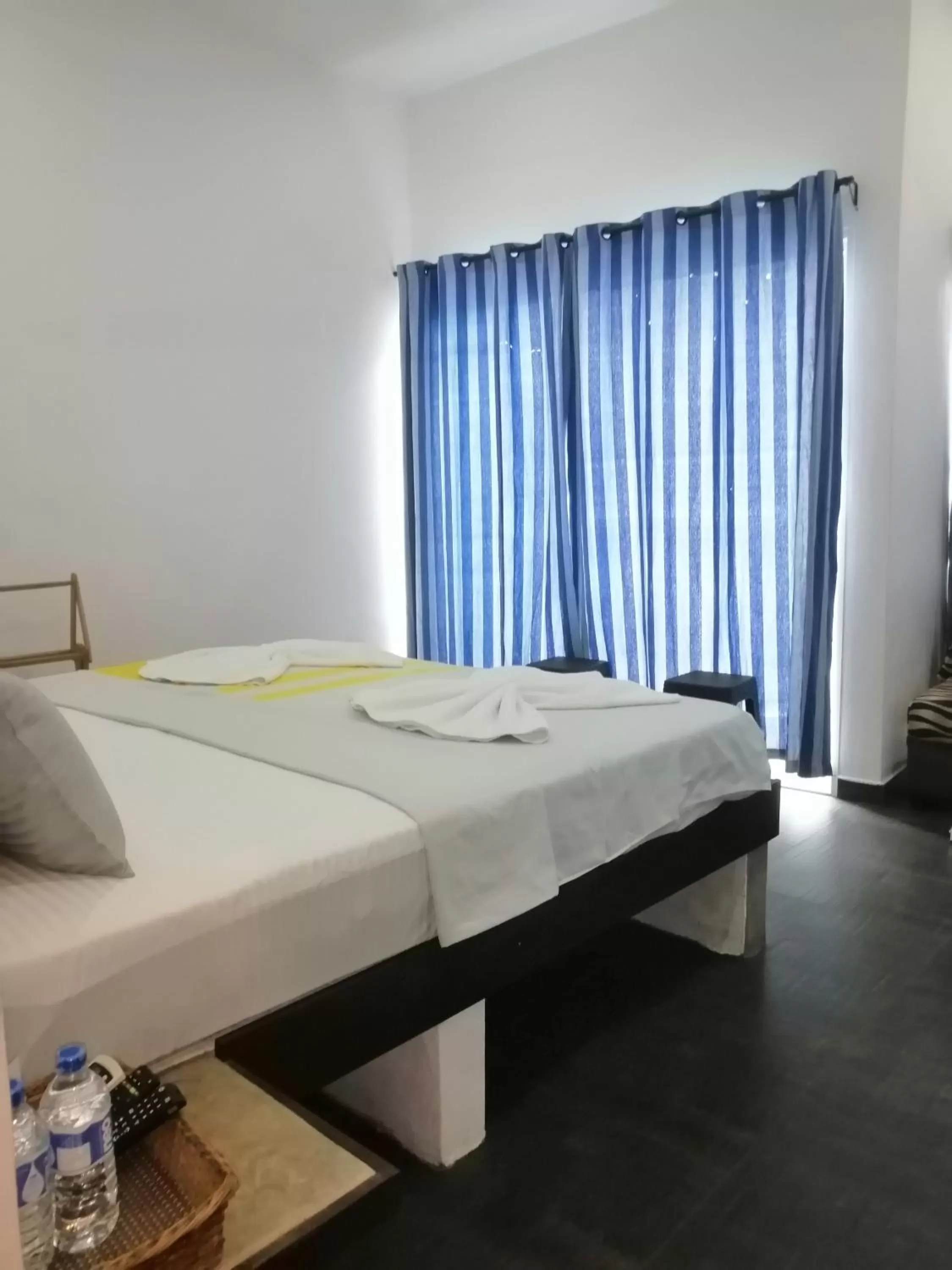 Bed in Le Petit Hotel & Restaurant