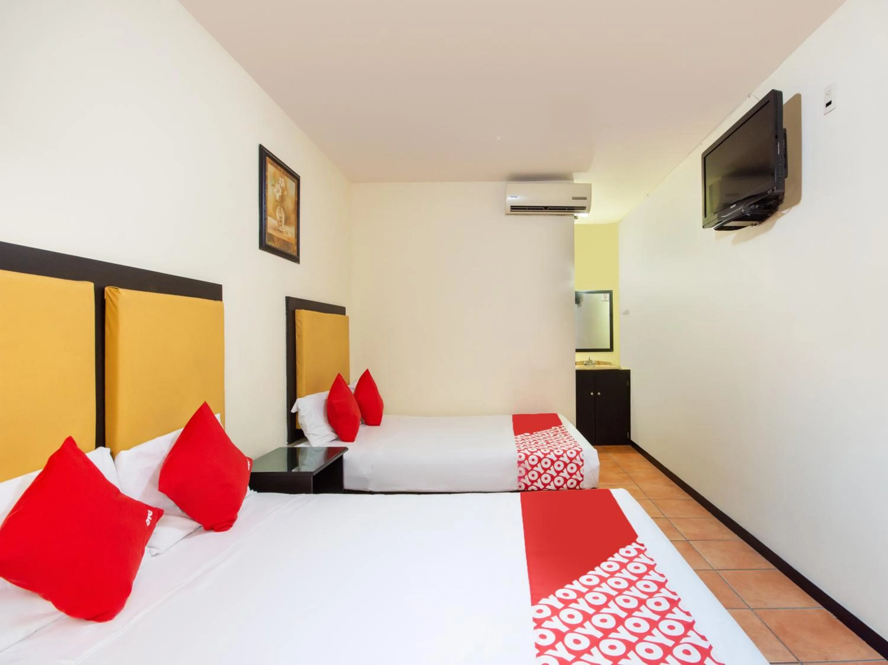 Bedroom, Bed in HOTELES CATEDRAL Torreón