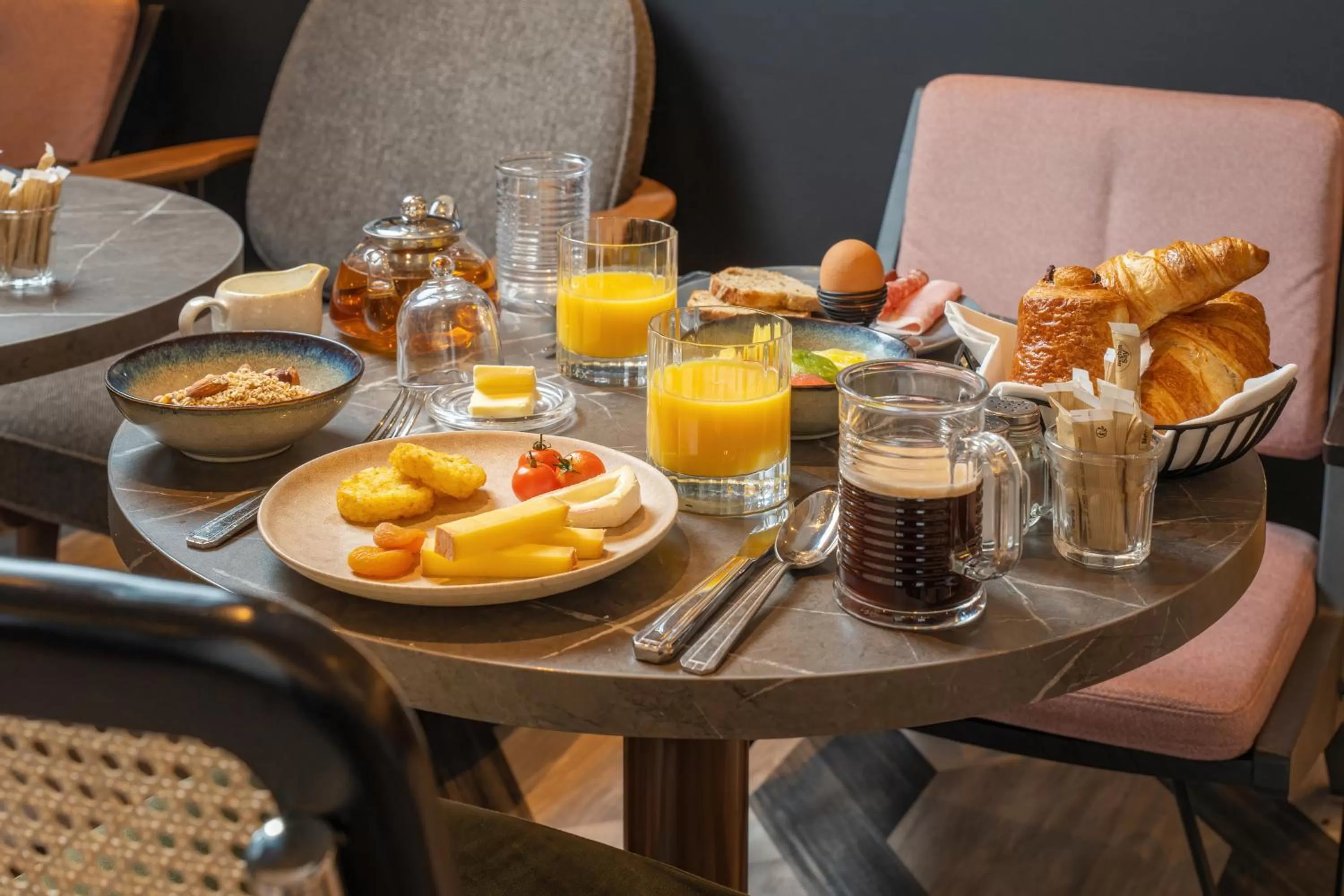 Breakfast in Le Splendid Hotel Lac D'Annecy - Handwritten Collection