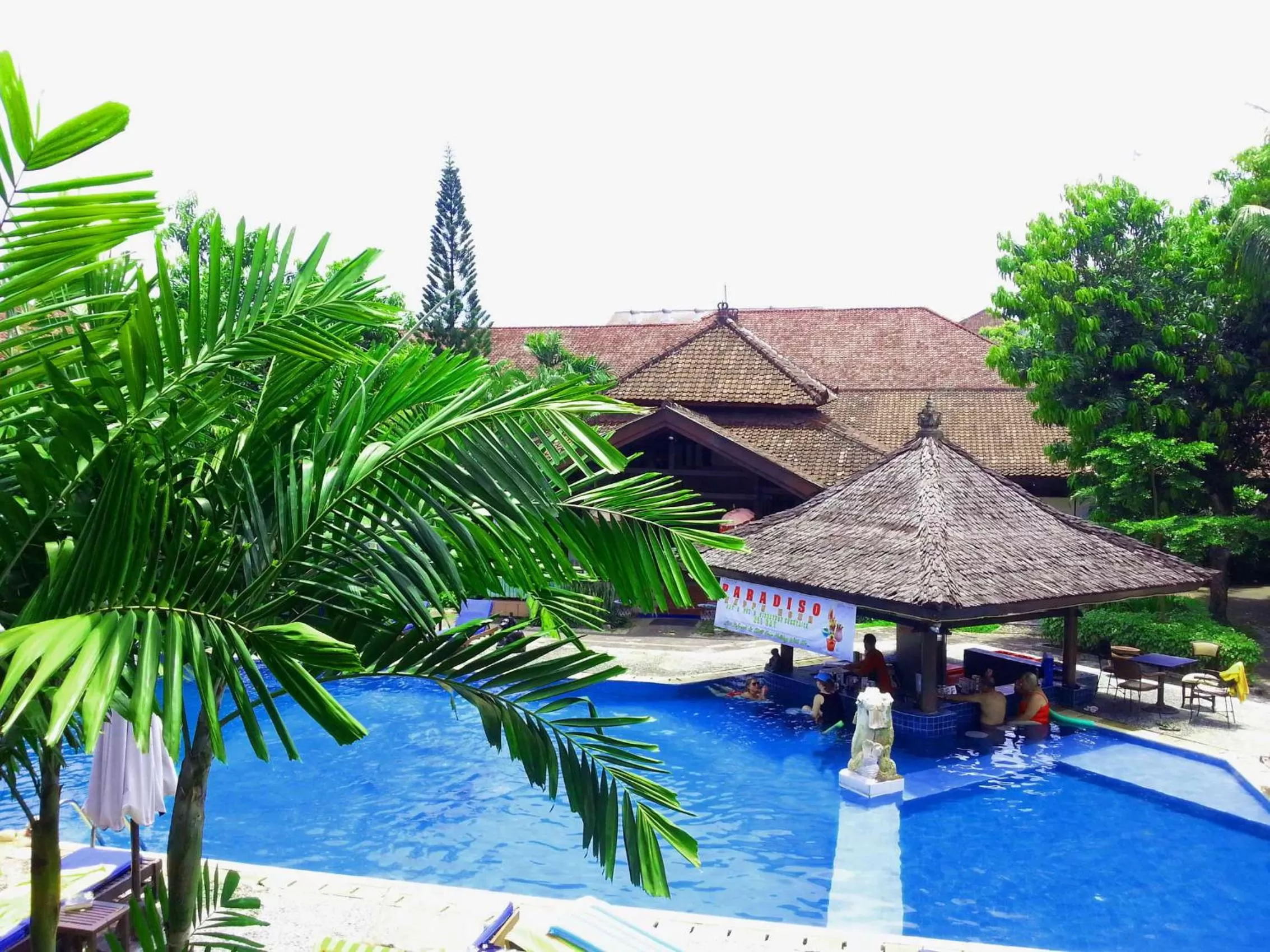 Swimming pool in Legian Paradiso Hotel