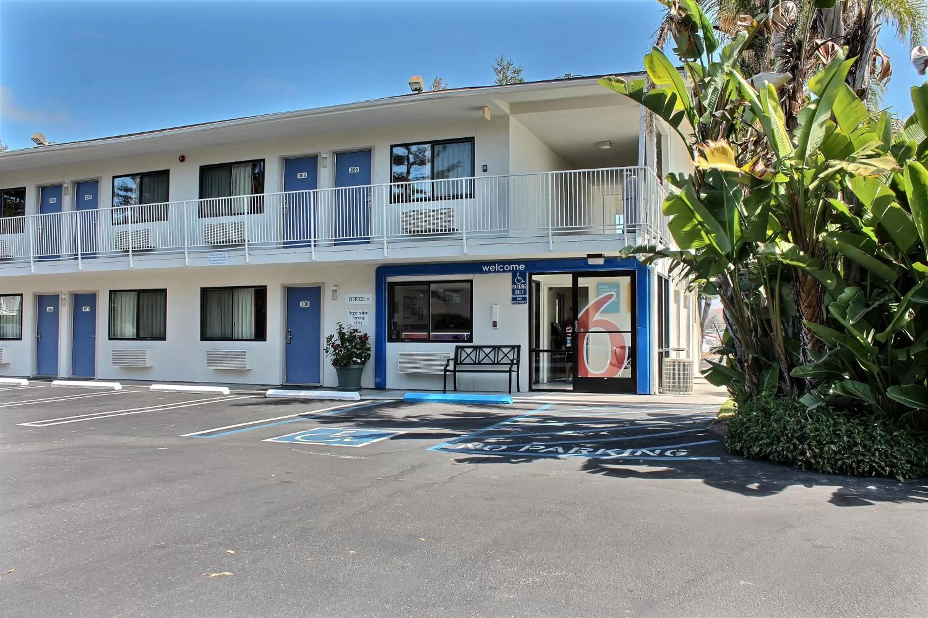 Facade/entrance in Motel 6-San Luis Obispo, CA - North