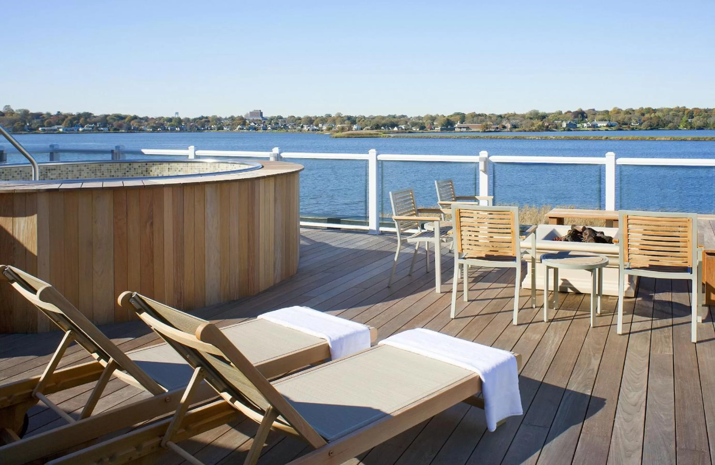 Hot Tub in Newport Beach Hotel & Suites