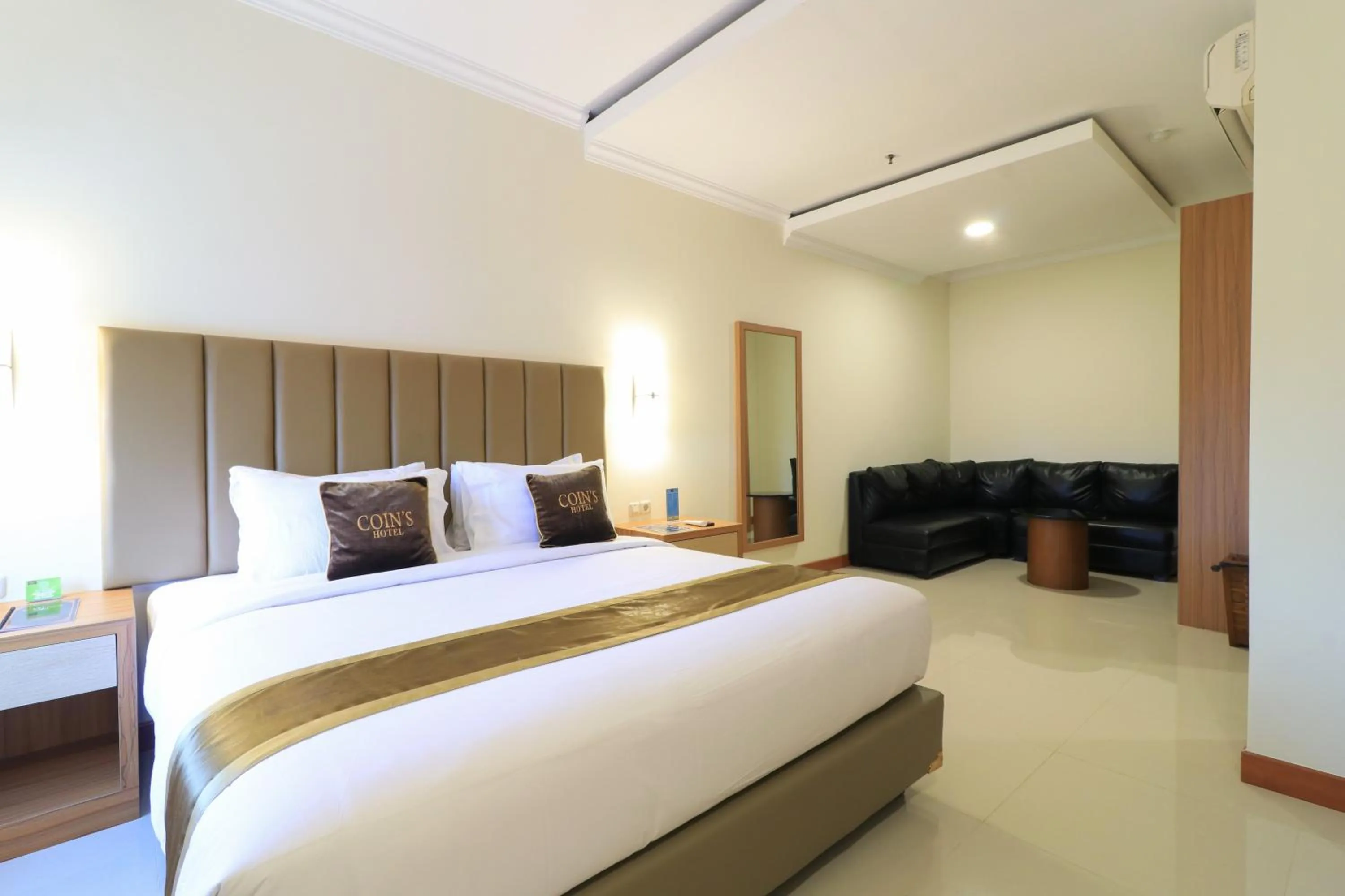 Bedroom, Bed in Coins Hotel Jakarta