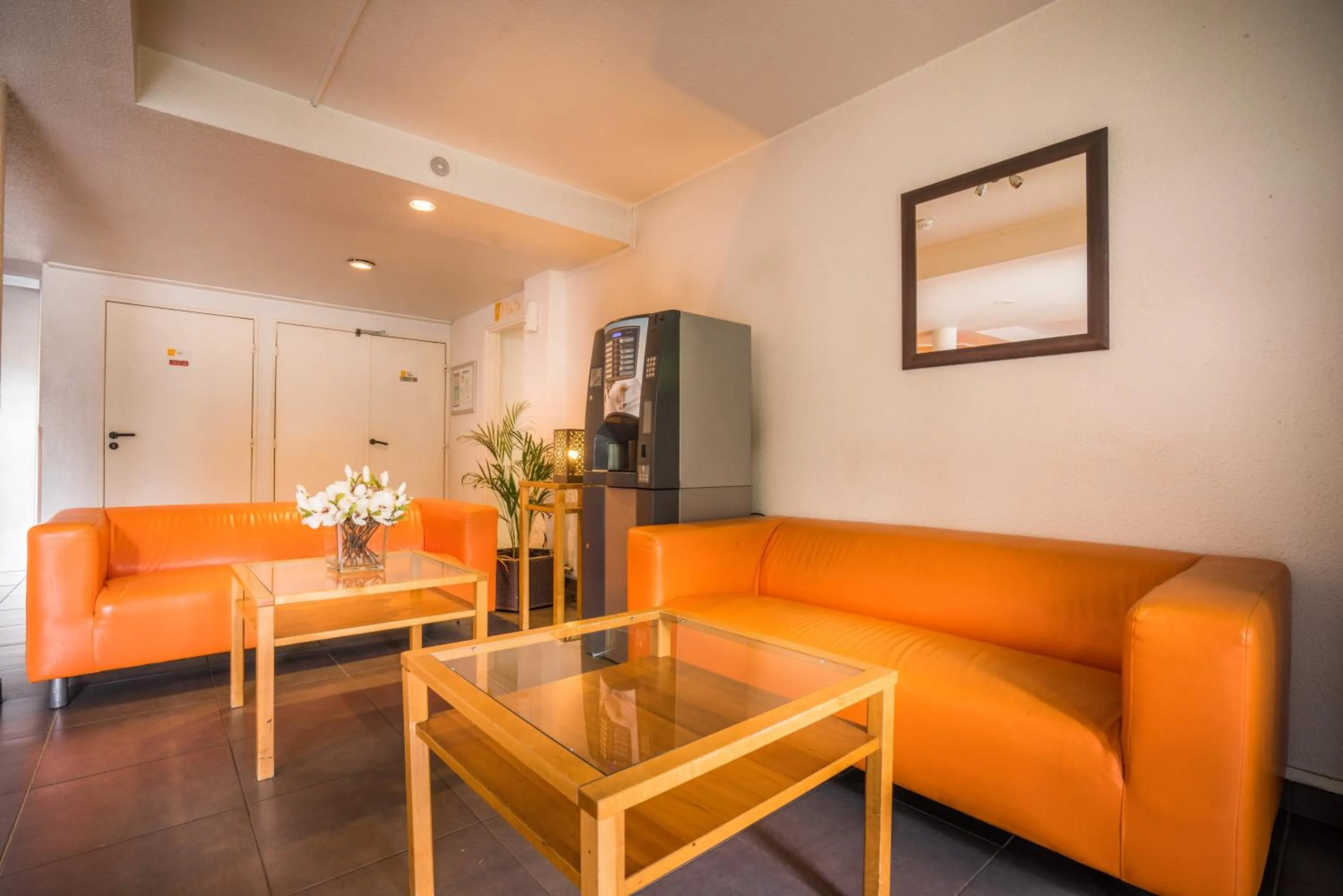 Communal lounge/ TV room in Premiere Classe Rungis - Orly