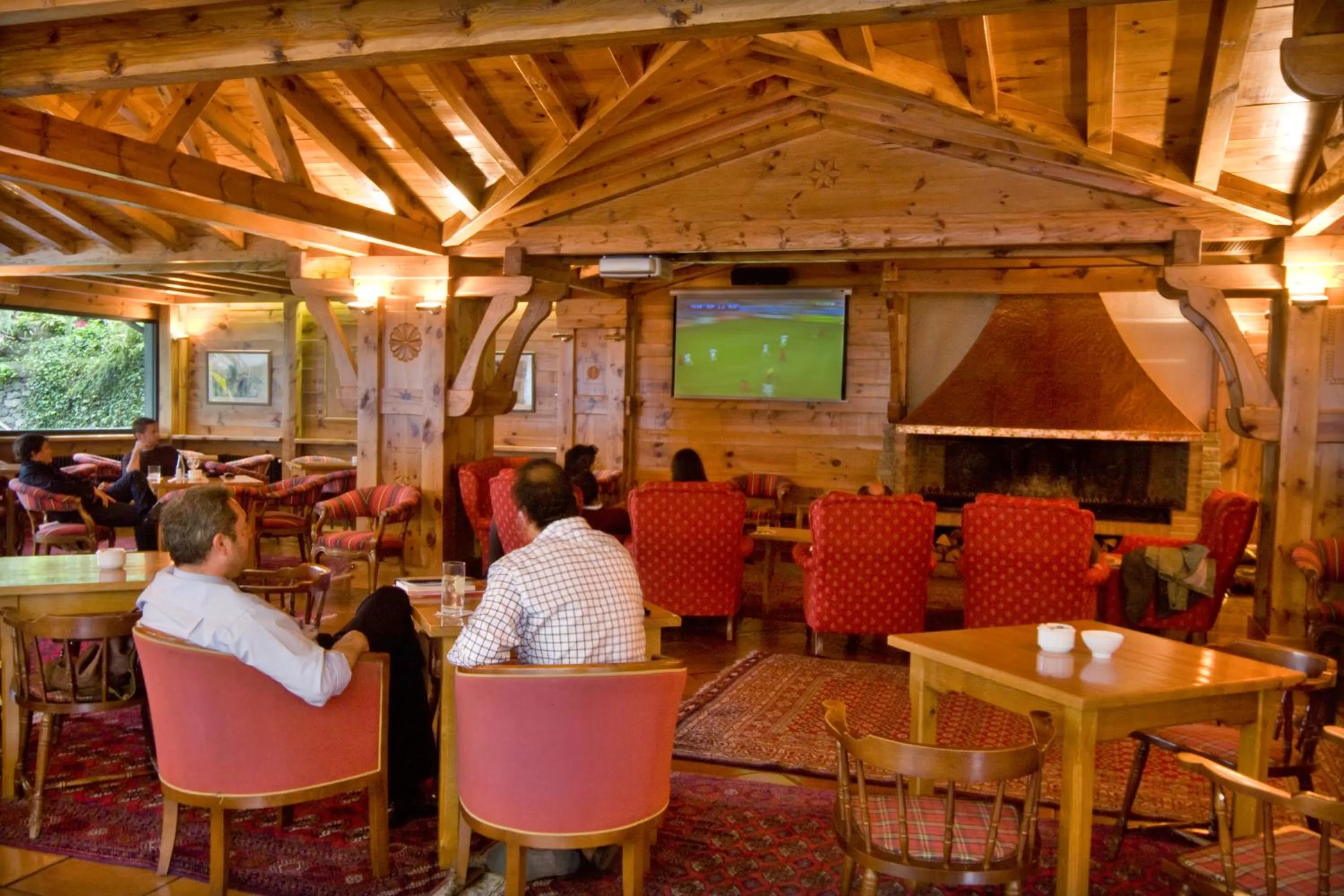 Communal lounge/ TV room in Rutllan & Spa