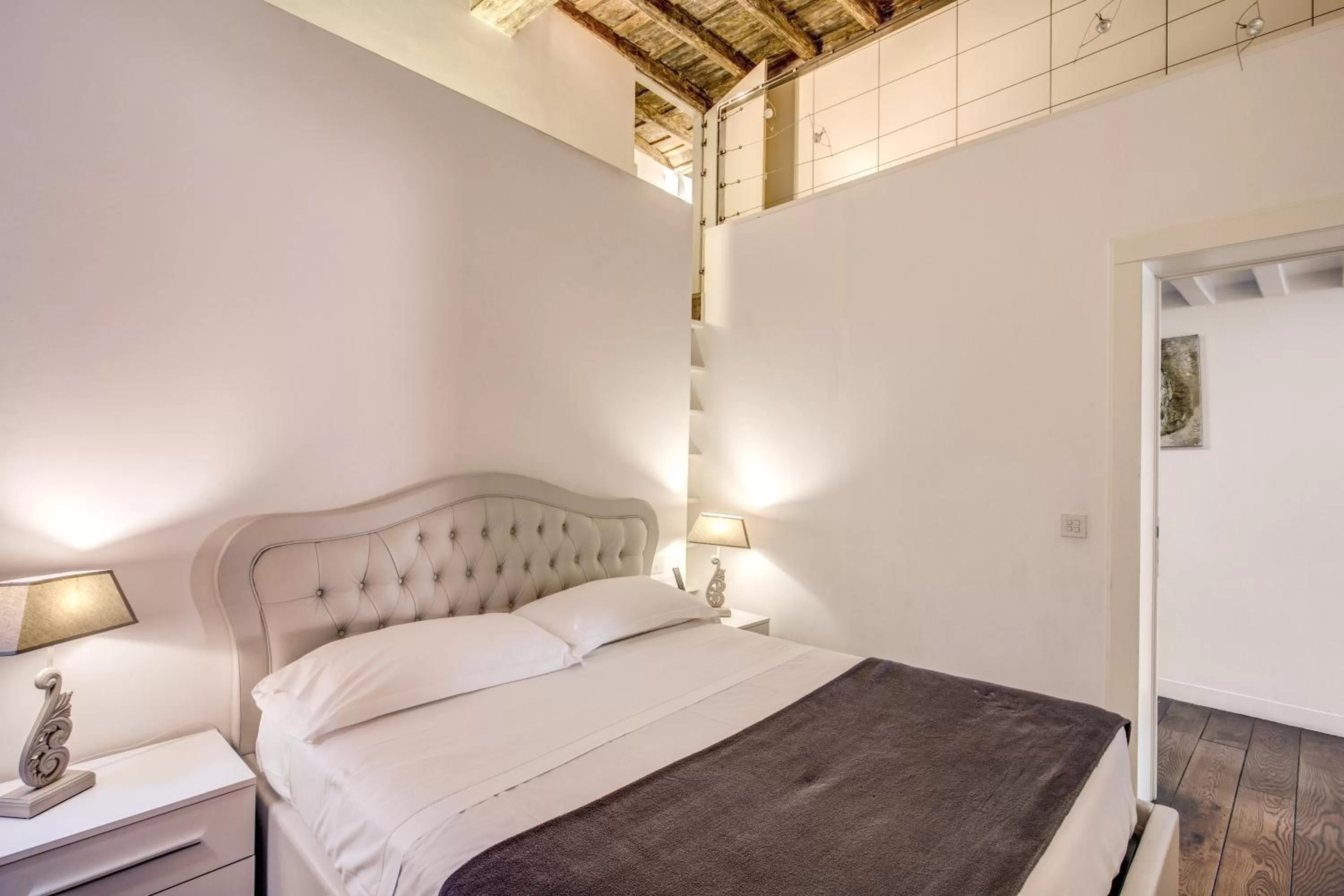 Bed in La Residenza del Sole al Pantheon