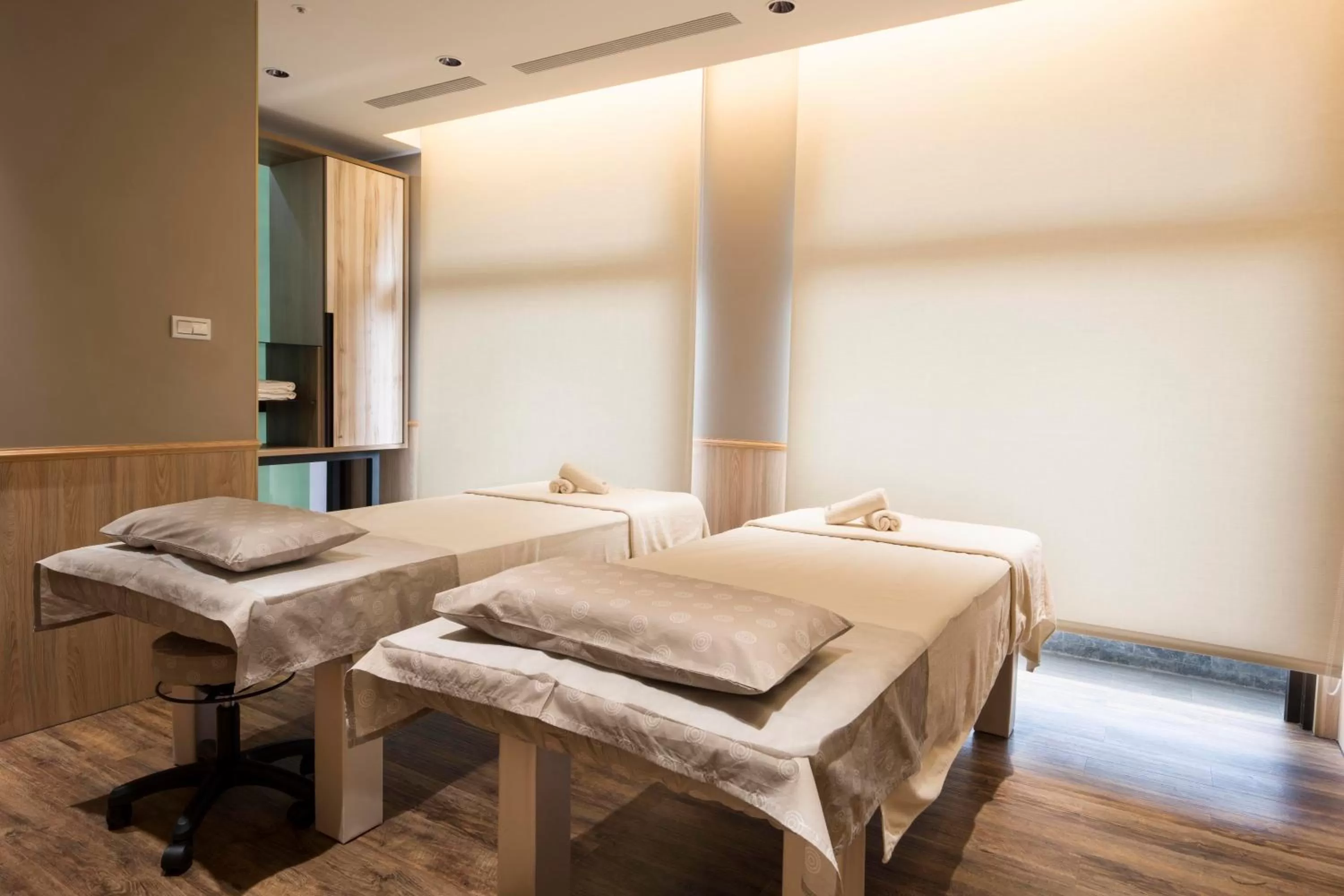 Massage, Bed in Darlon Hotel