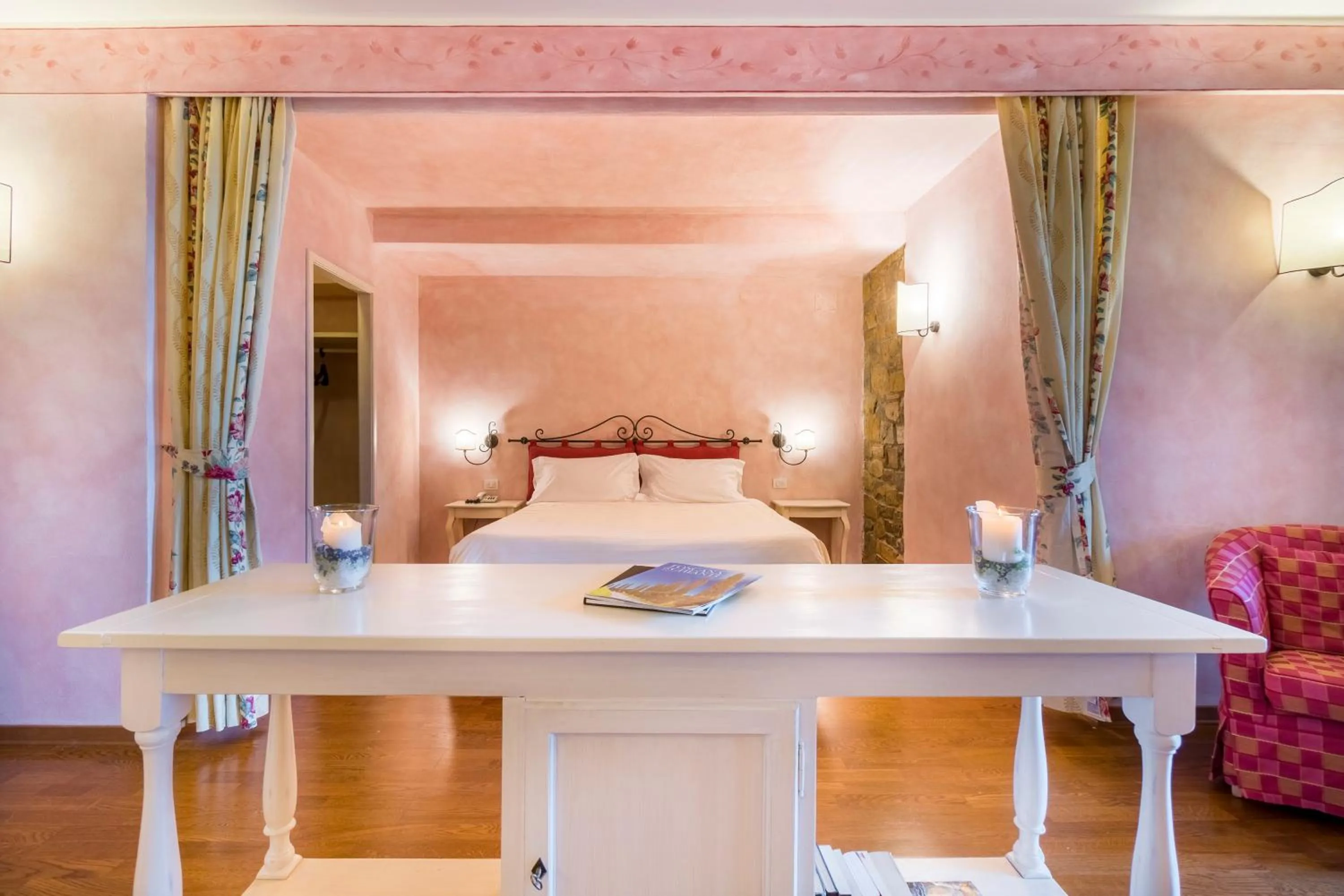 Photo of the whole room, Bed in Hotel Borgo Di Cortefreda - Place of Charme