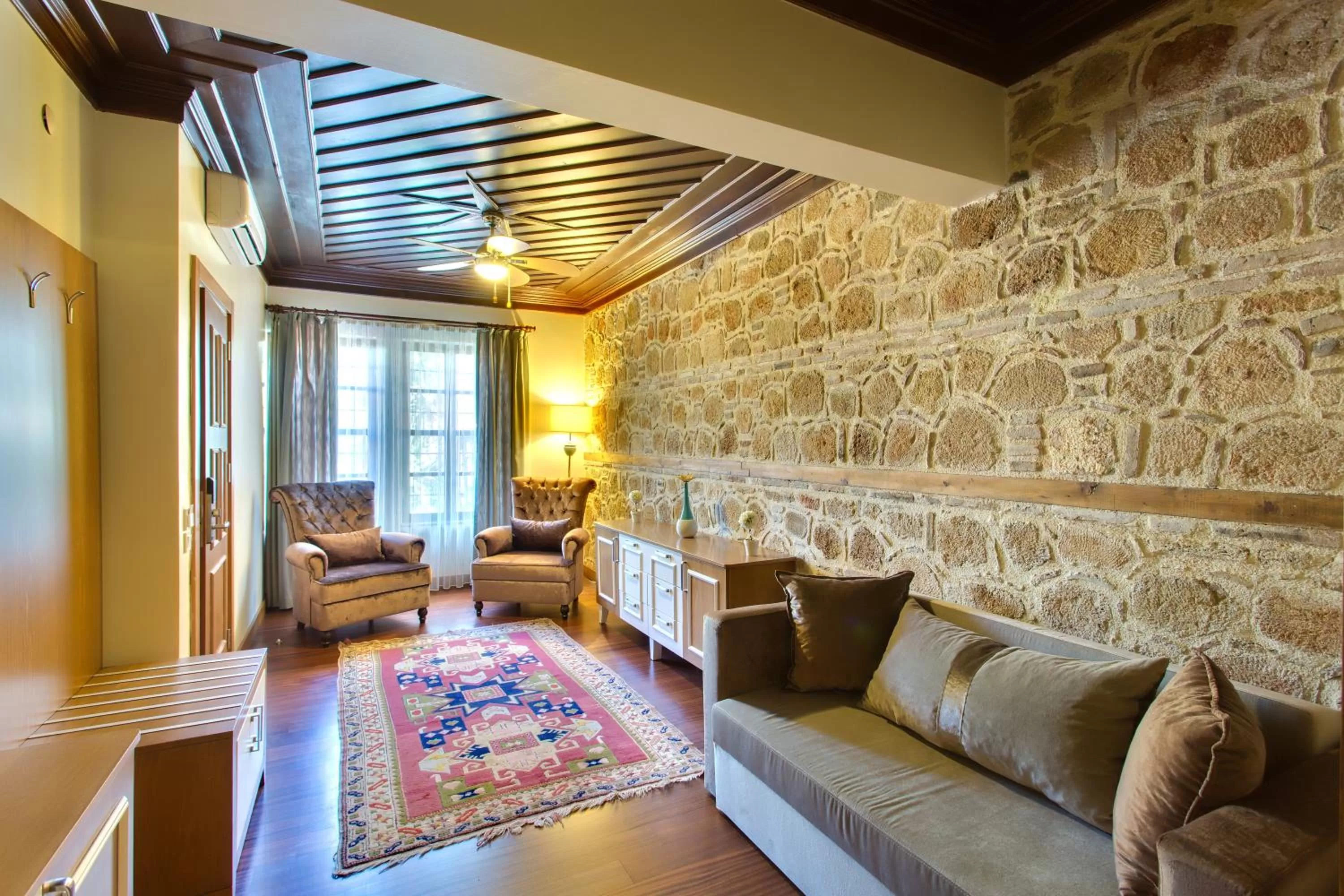 Photo of the whole room in Dogan Hotel