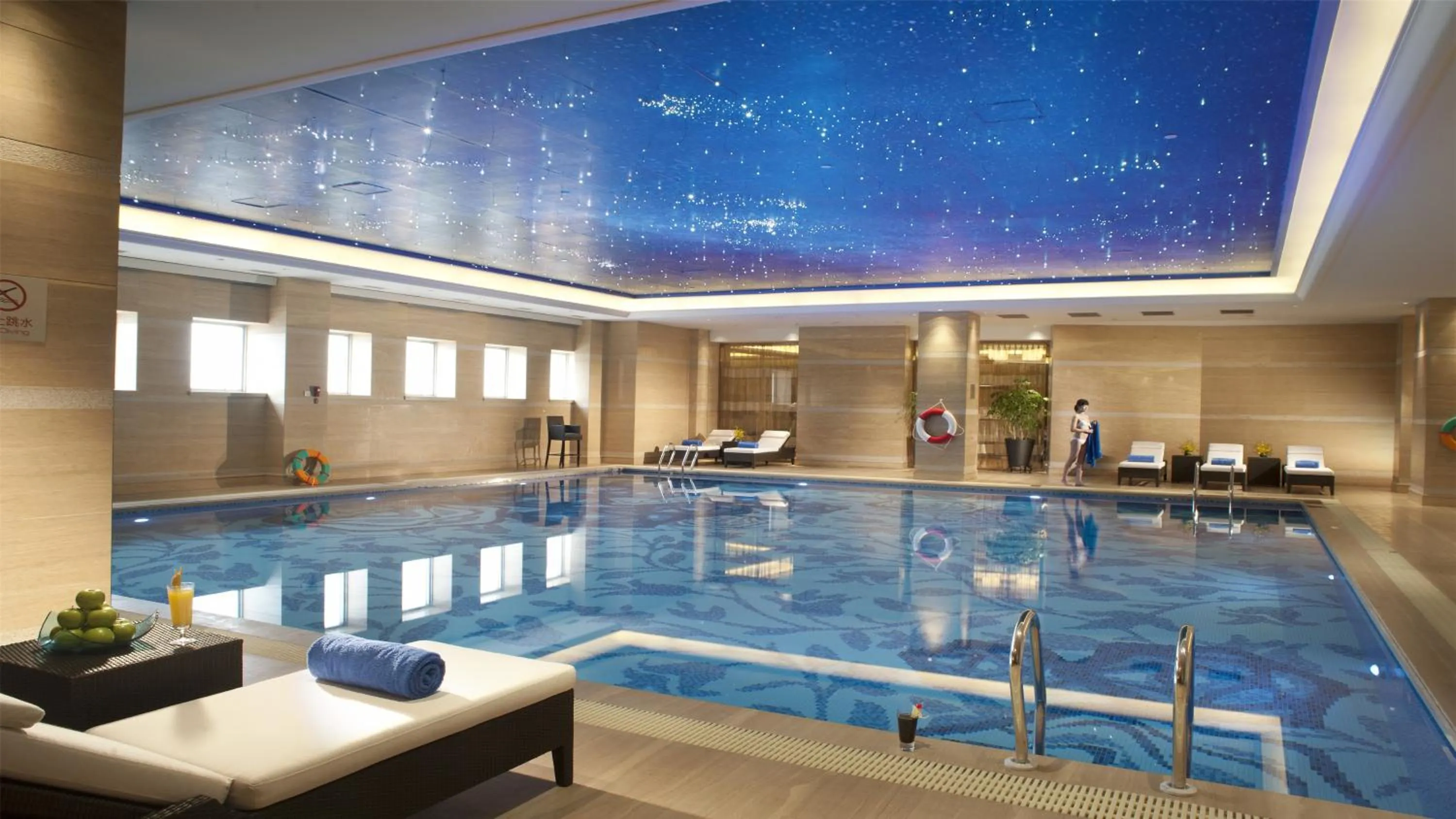 Swimming pool in Crowne Plaza Xi'an by IHG