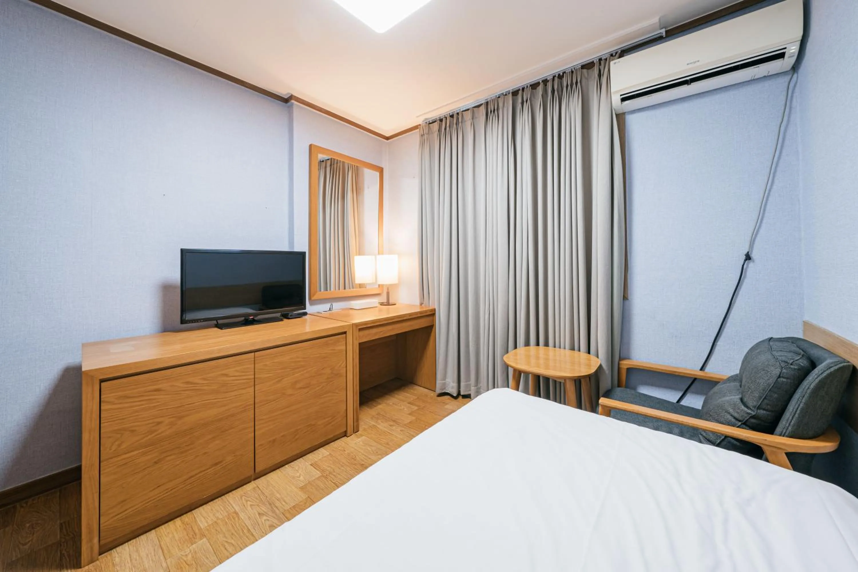 TV/Entertainment Center in Miju Hotel