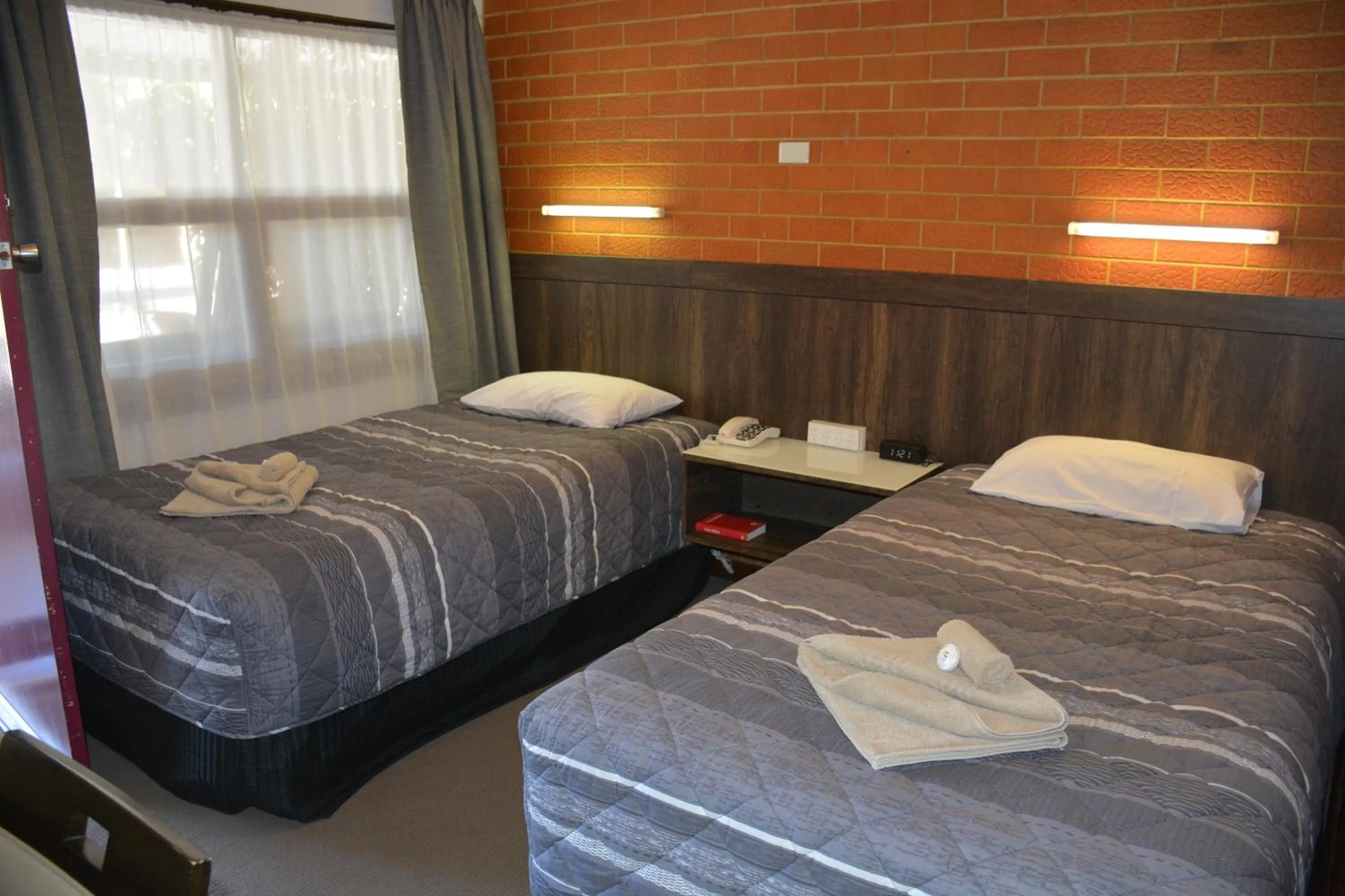 Bed in Angaston Vineyards Motel