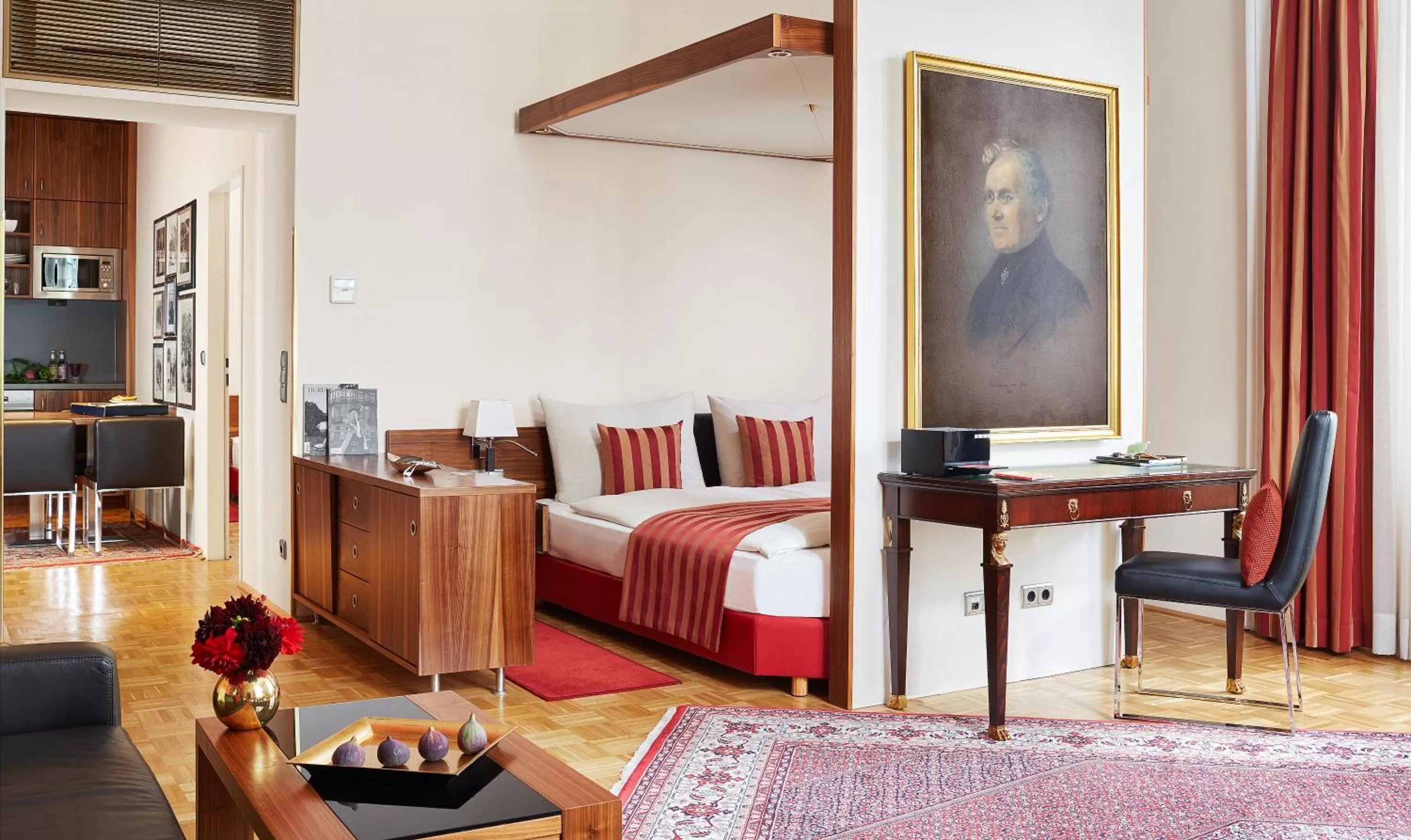 Photo of the whole room, Bed in Living Hotel an der Oper