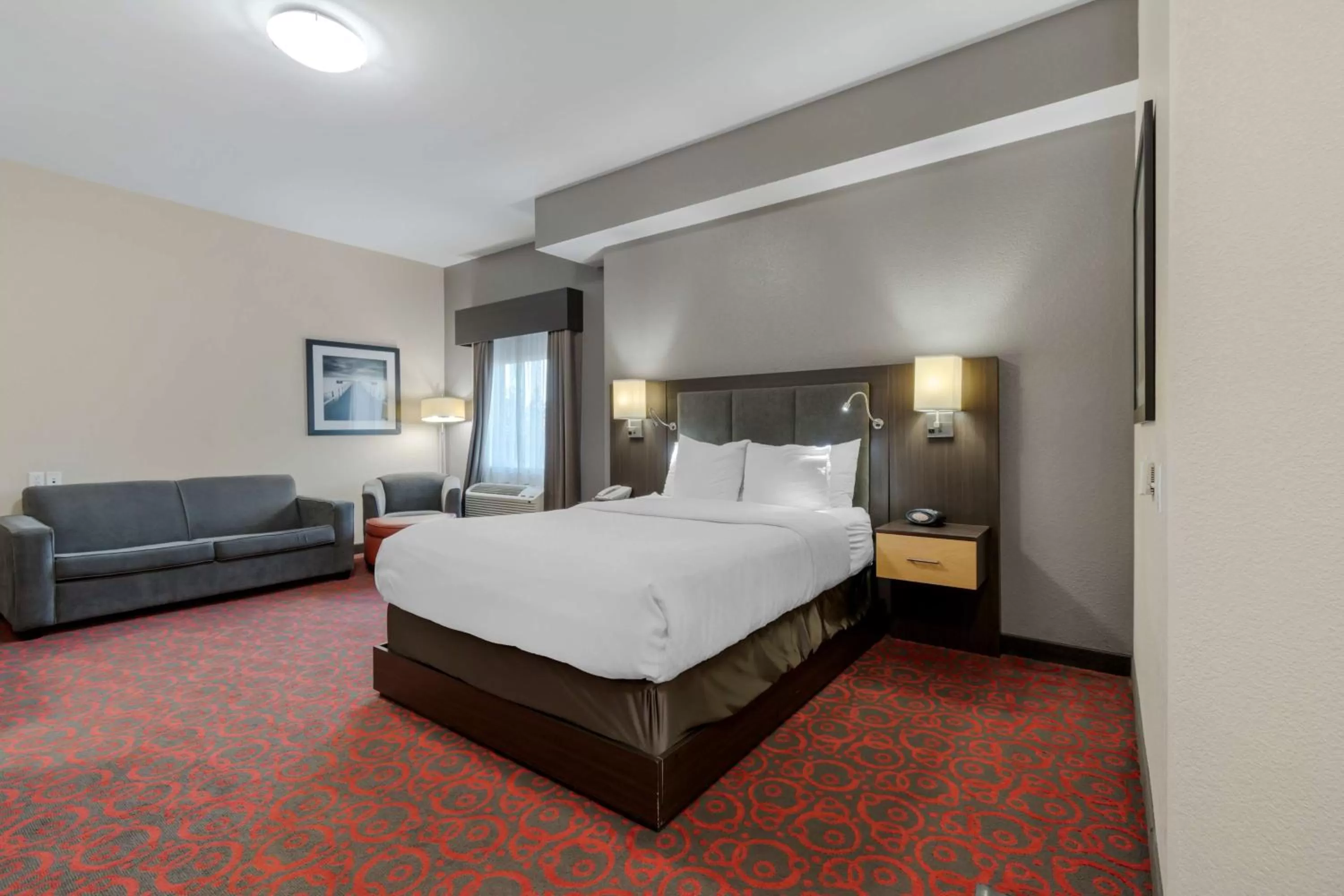 Queen Room with Roll-in Shower - Non-Smoking/Disability Access in Best Western Plus Eastgate Inn & Suites