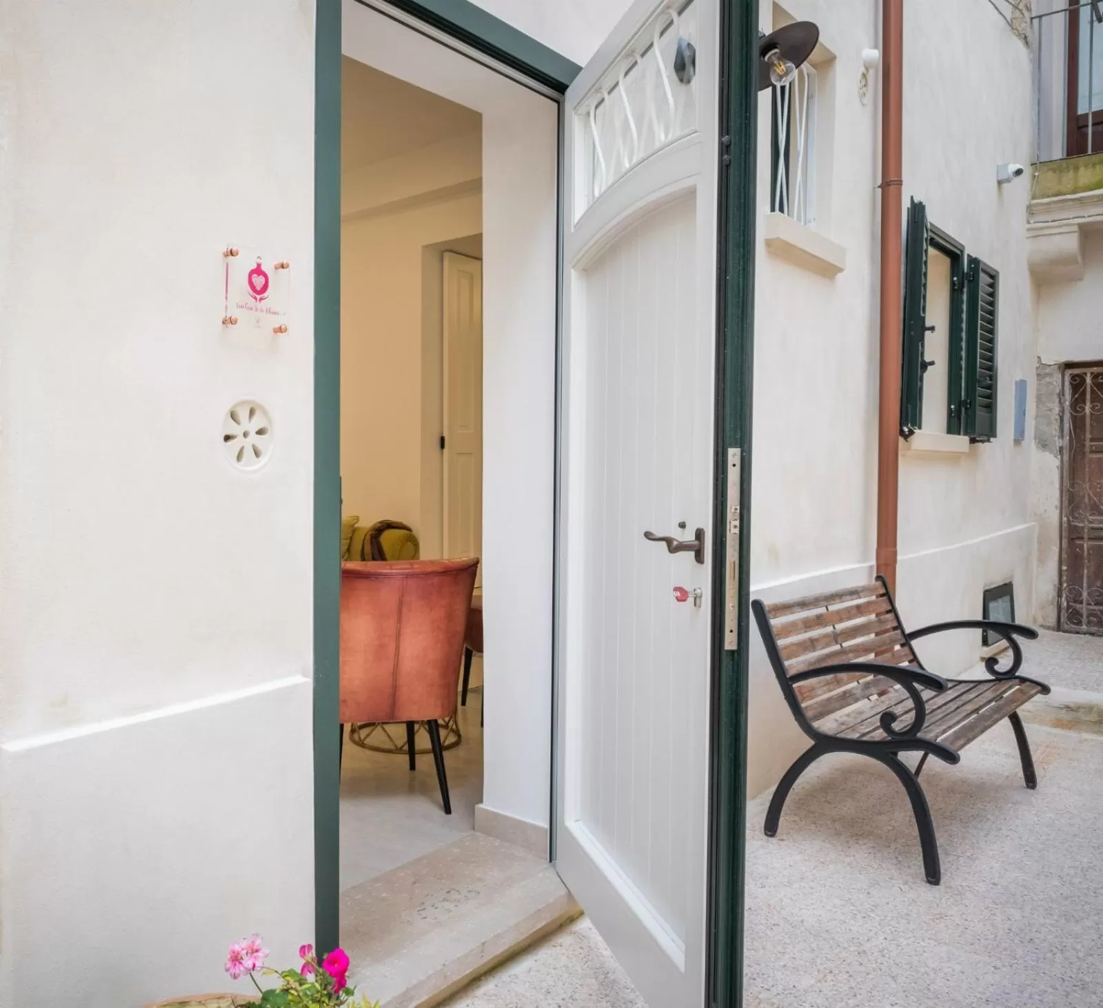 Inner courtyard view in Amatè Suite