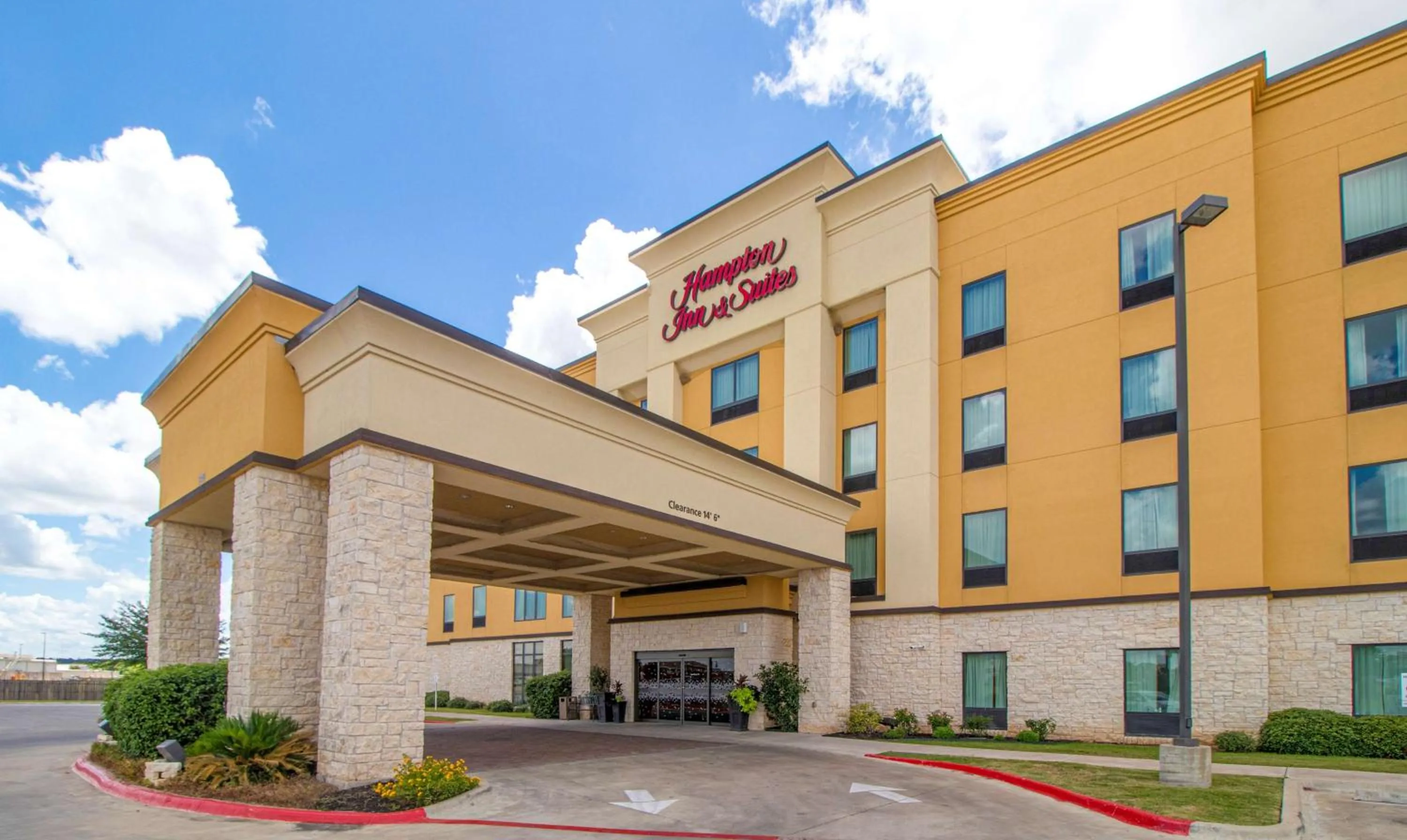 Property building in Hampton Inn & Suites Bastrop