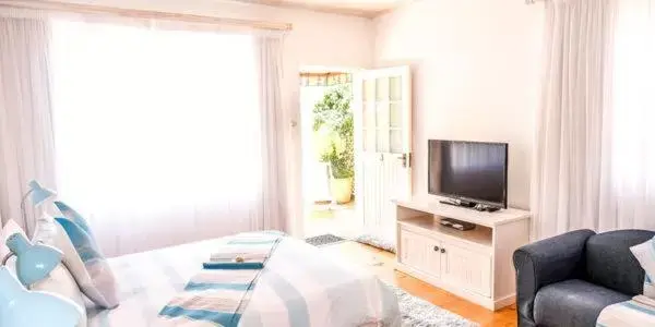 Family Room - single occupancy in On the Bay Family Room - single occupancy in On the Bay