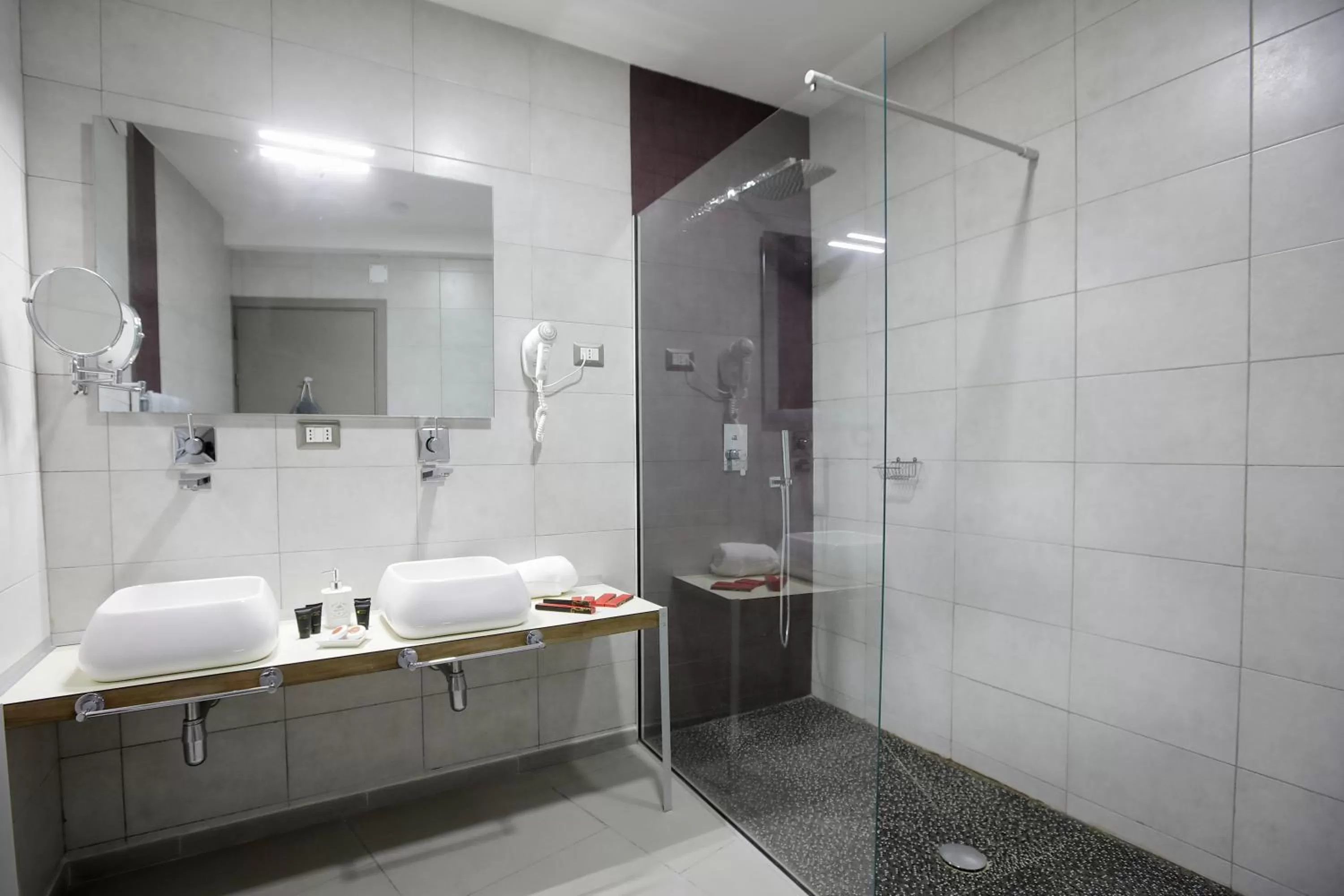 Shower in Hotel La Villette