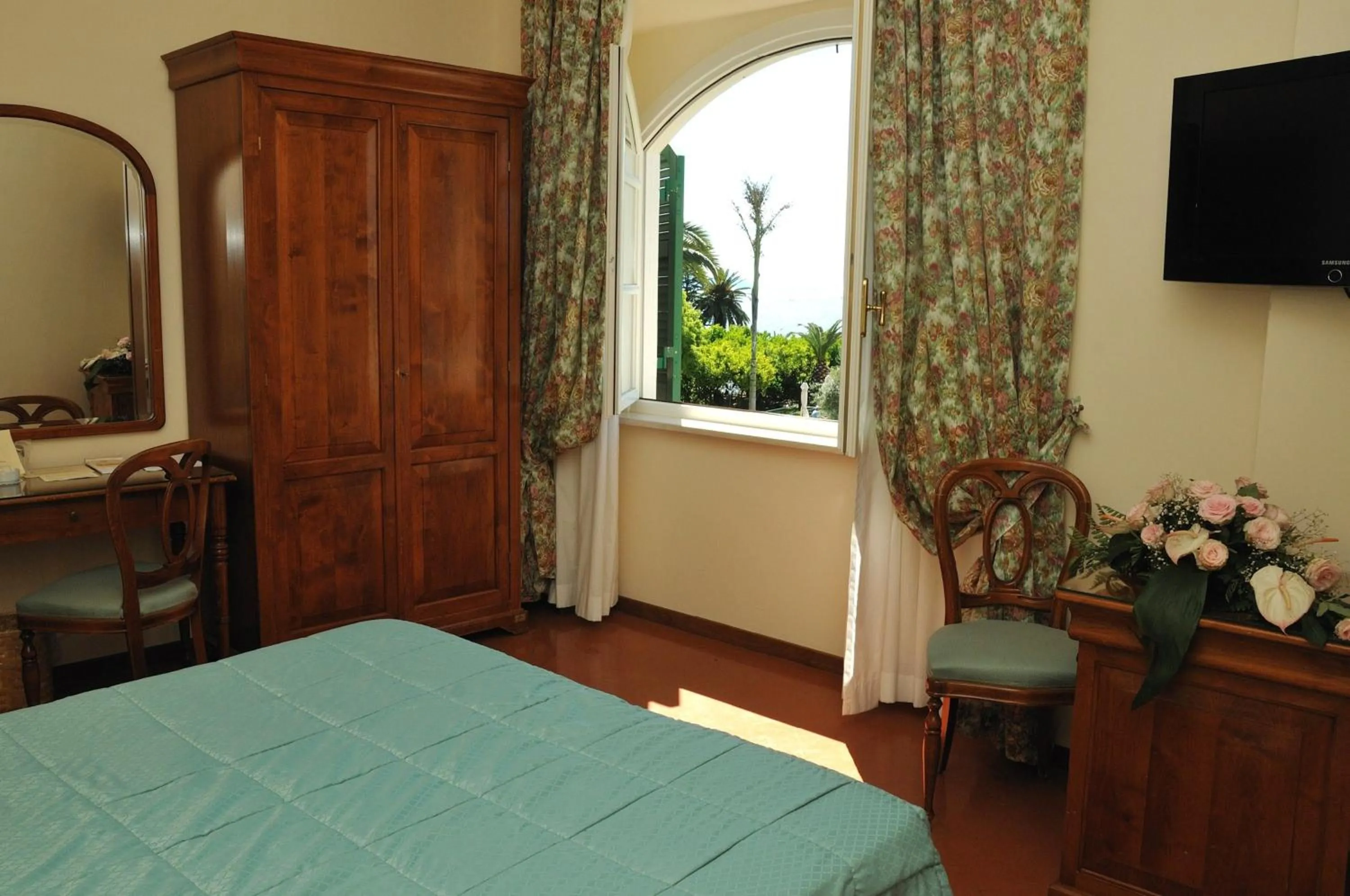 Bed in Villa Irlanda Grand Hotel
