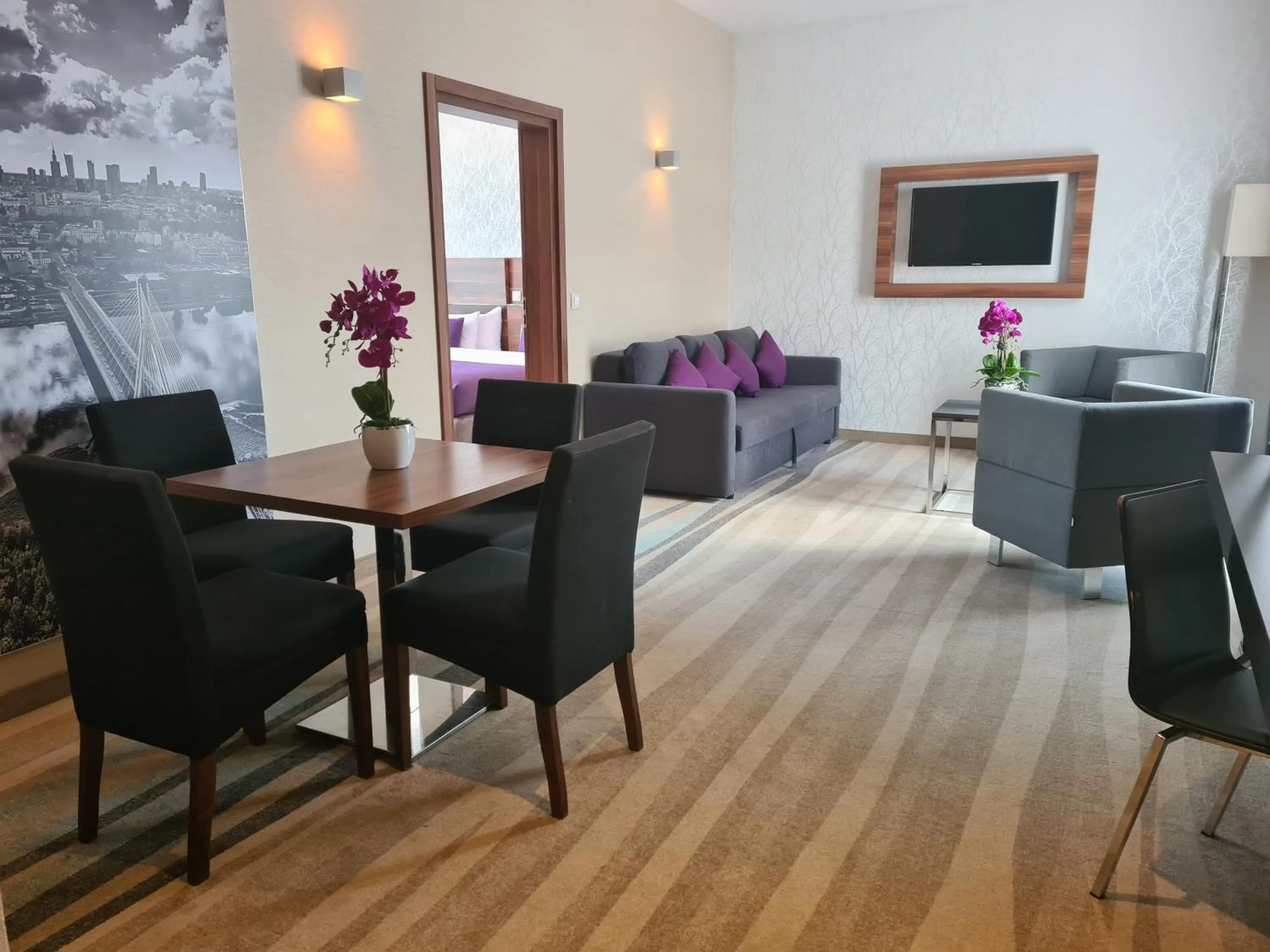 Living room in Warsaw Plaza Hotel