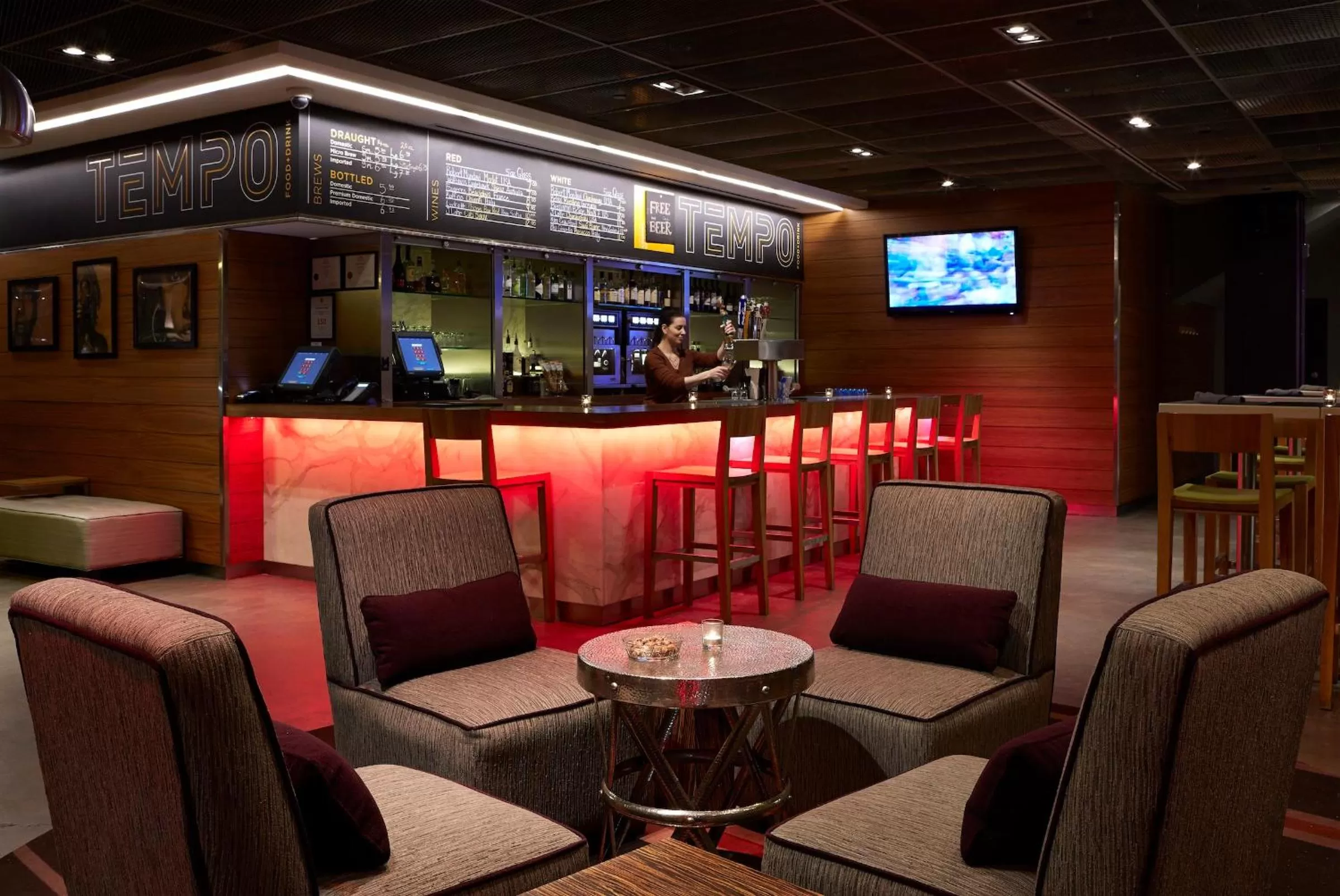 Restaurant/places to eat in The Barrington Hotel