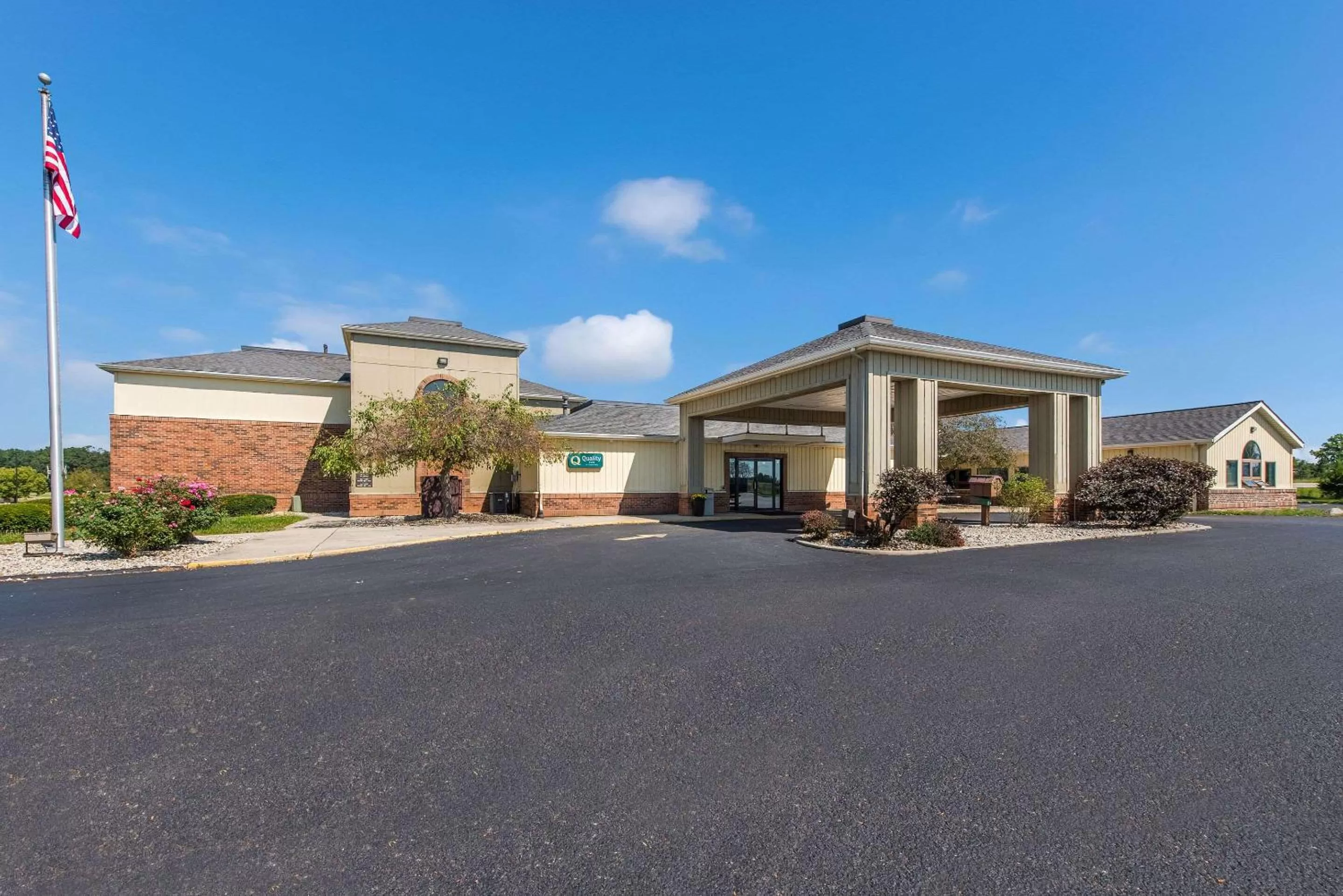 Property building in Quality Inn Upper Sandusky