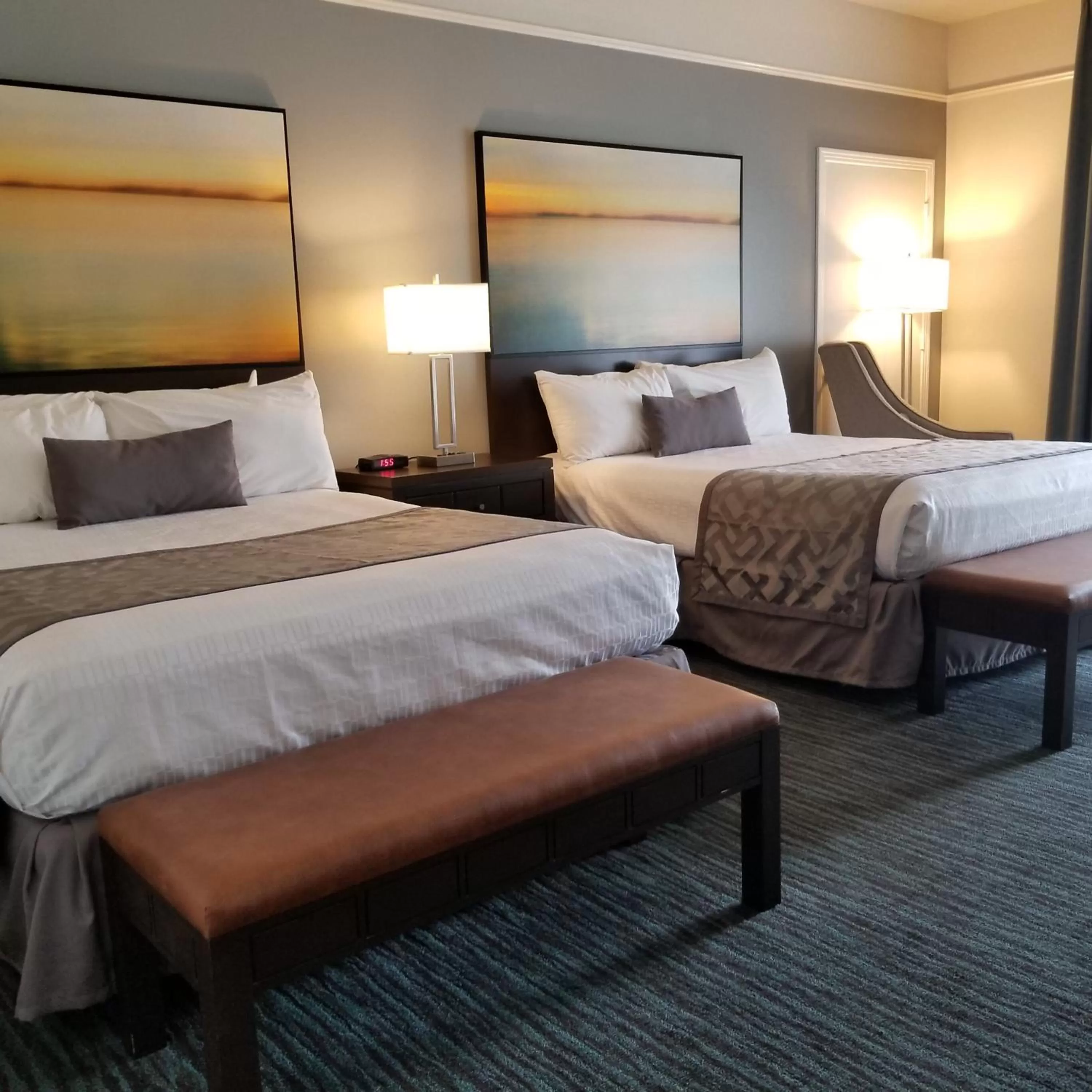 Queen Room with Partial Ocean View in Tamarack Beach Hotel