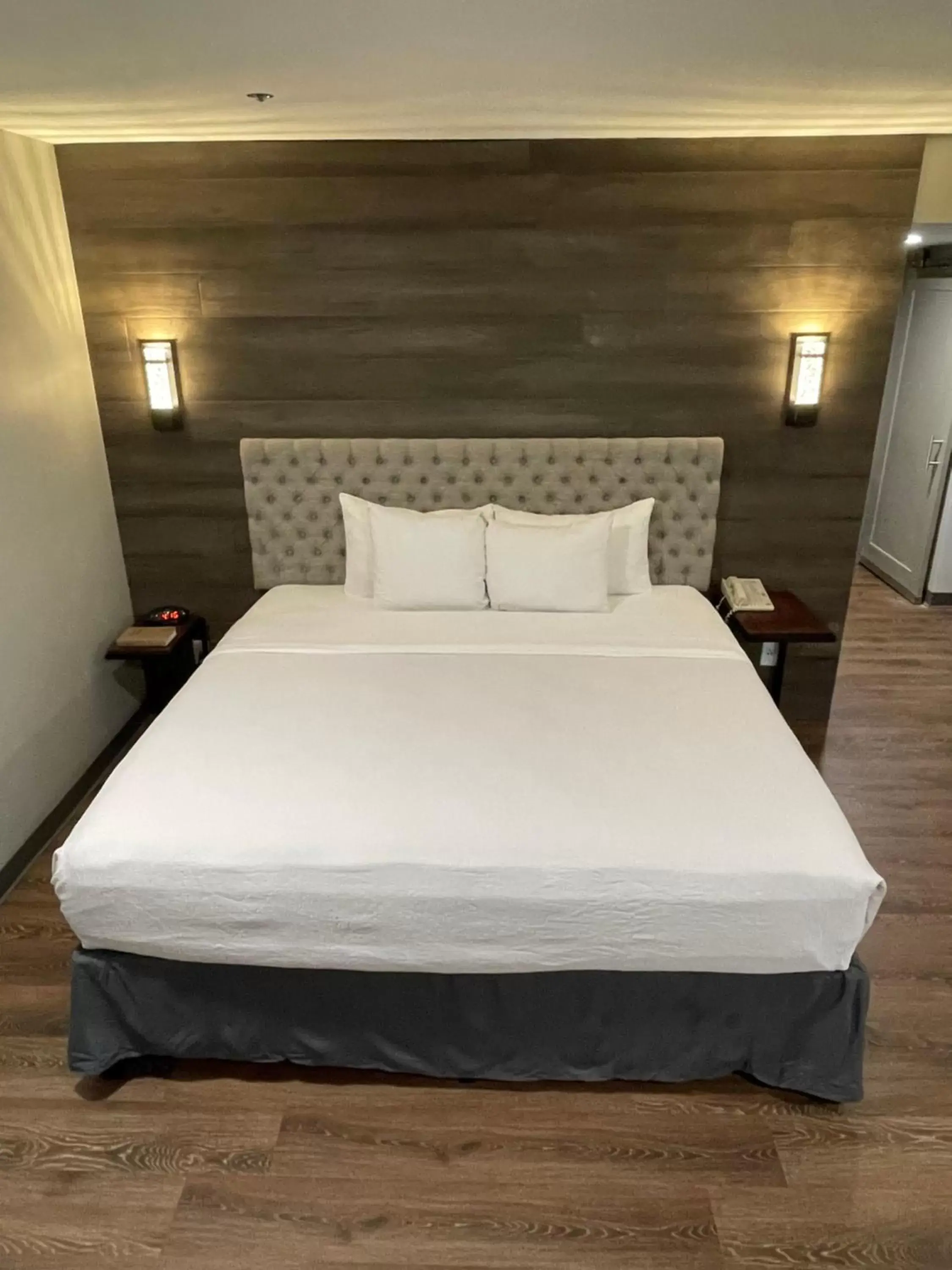 King Studio with Sofa Bed in Chateau Hotel and Conference Center King Studio with Sofa Bed in Chateau Hotel and Conference Center