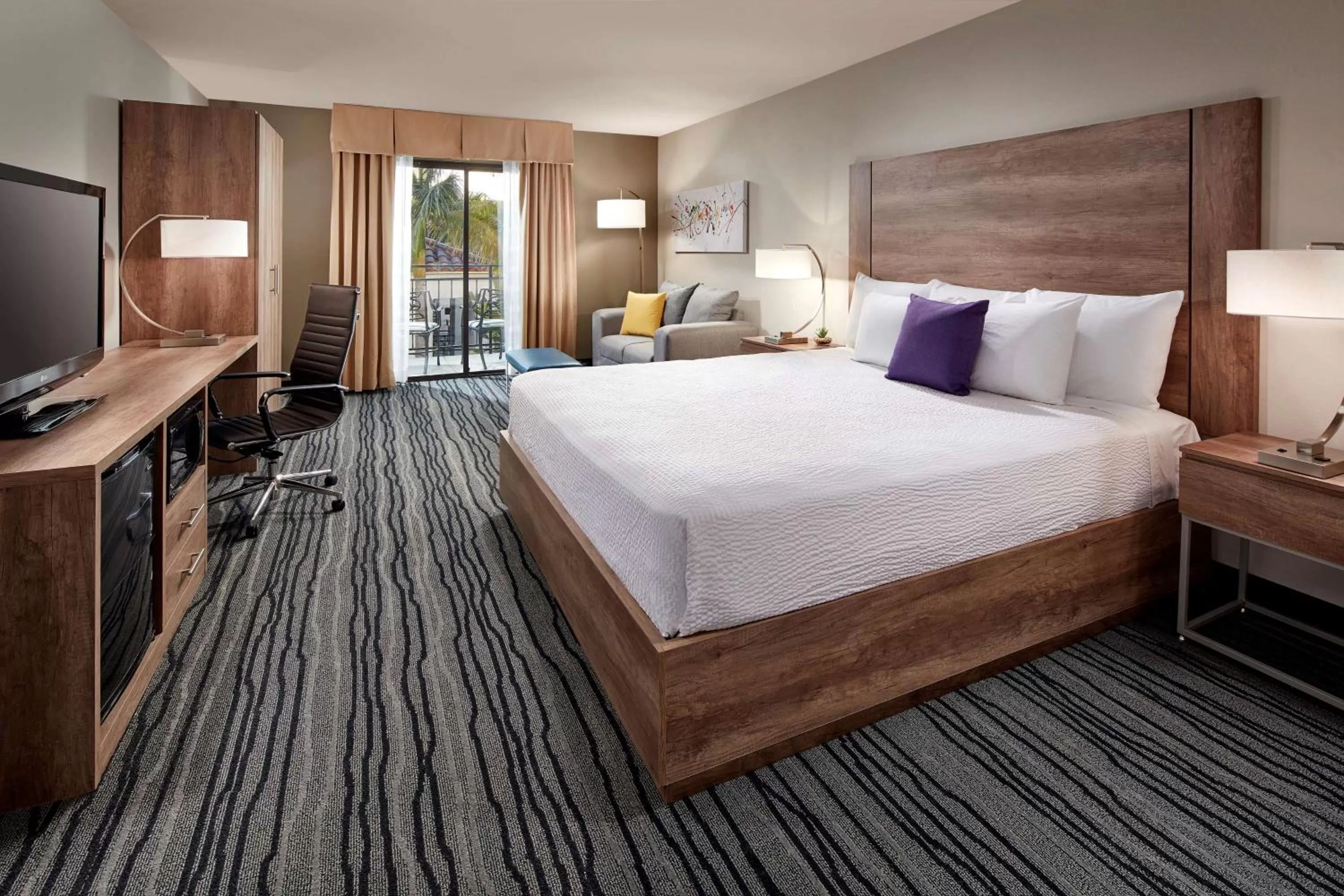 King Room with Roll-In Shower - Disability Access in Best Western Posada Royale Hotel & Suites