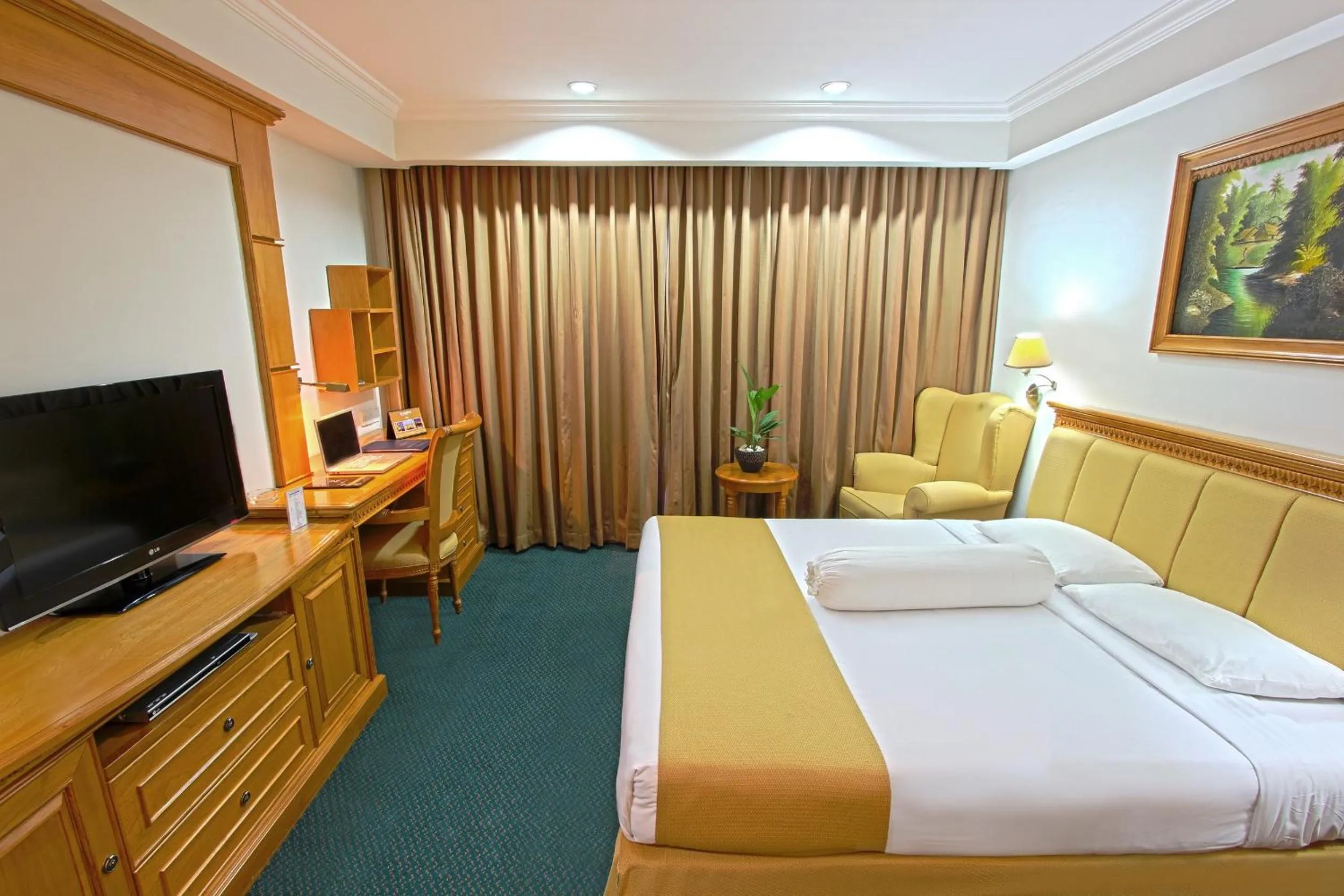 Bedroom, Bed in Harmoni Suites Hotel