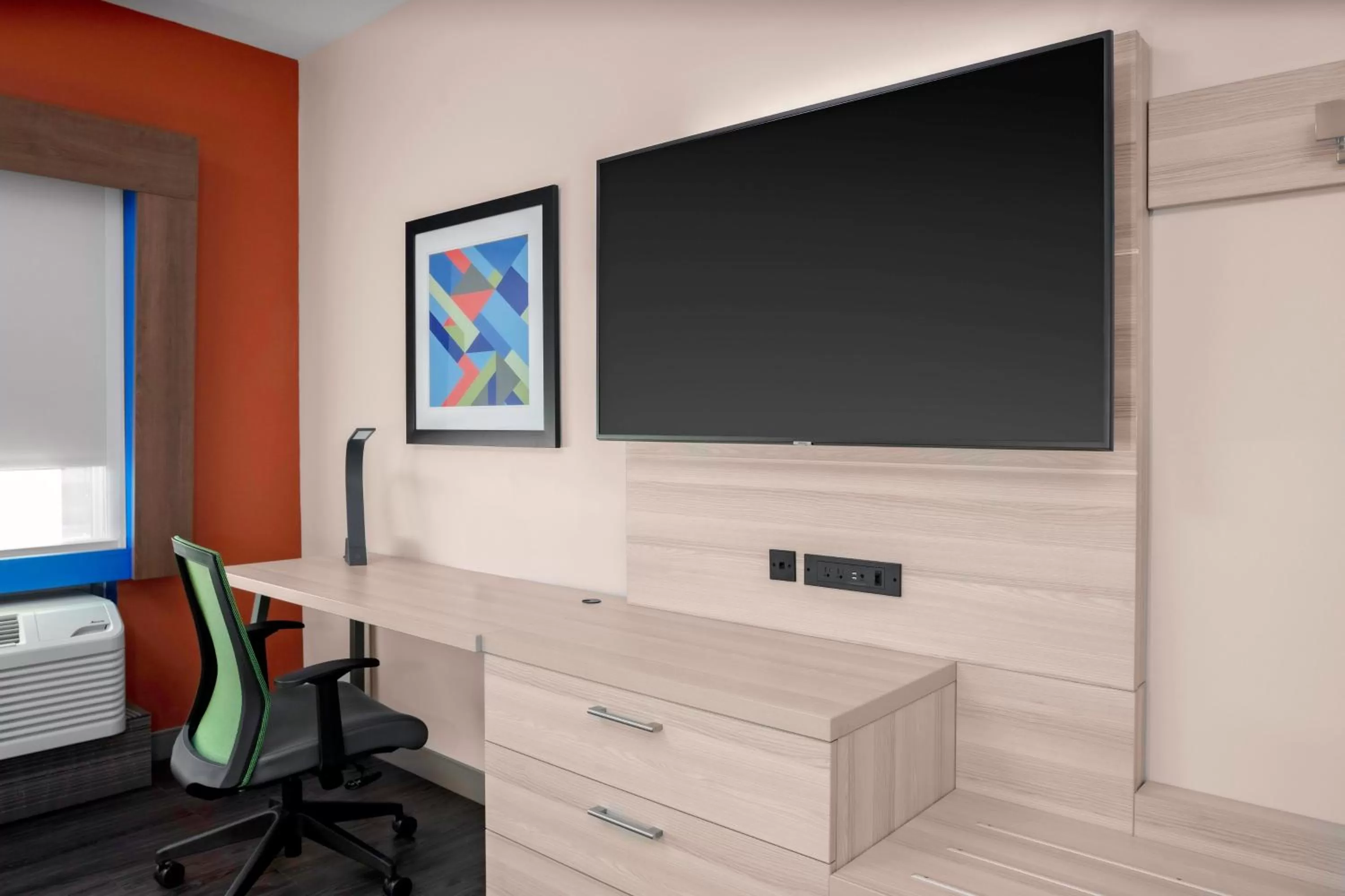 Photo of the whole room in Holiday Inn Express & Suites Wilmington West - Medical Park by IHG